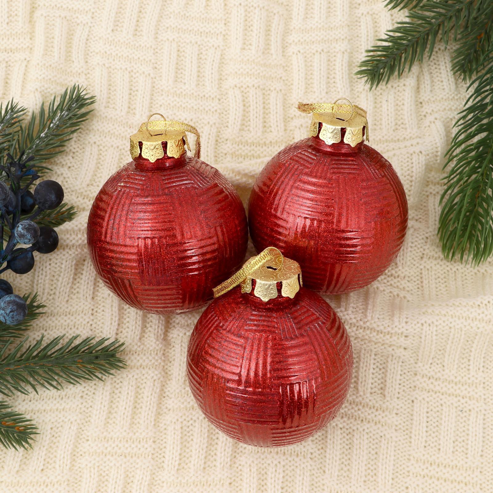 Изображение товара Набор елочных шаров Зимнее волшебство 8 см 3 шт красный пластиковый блестящий
