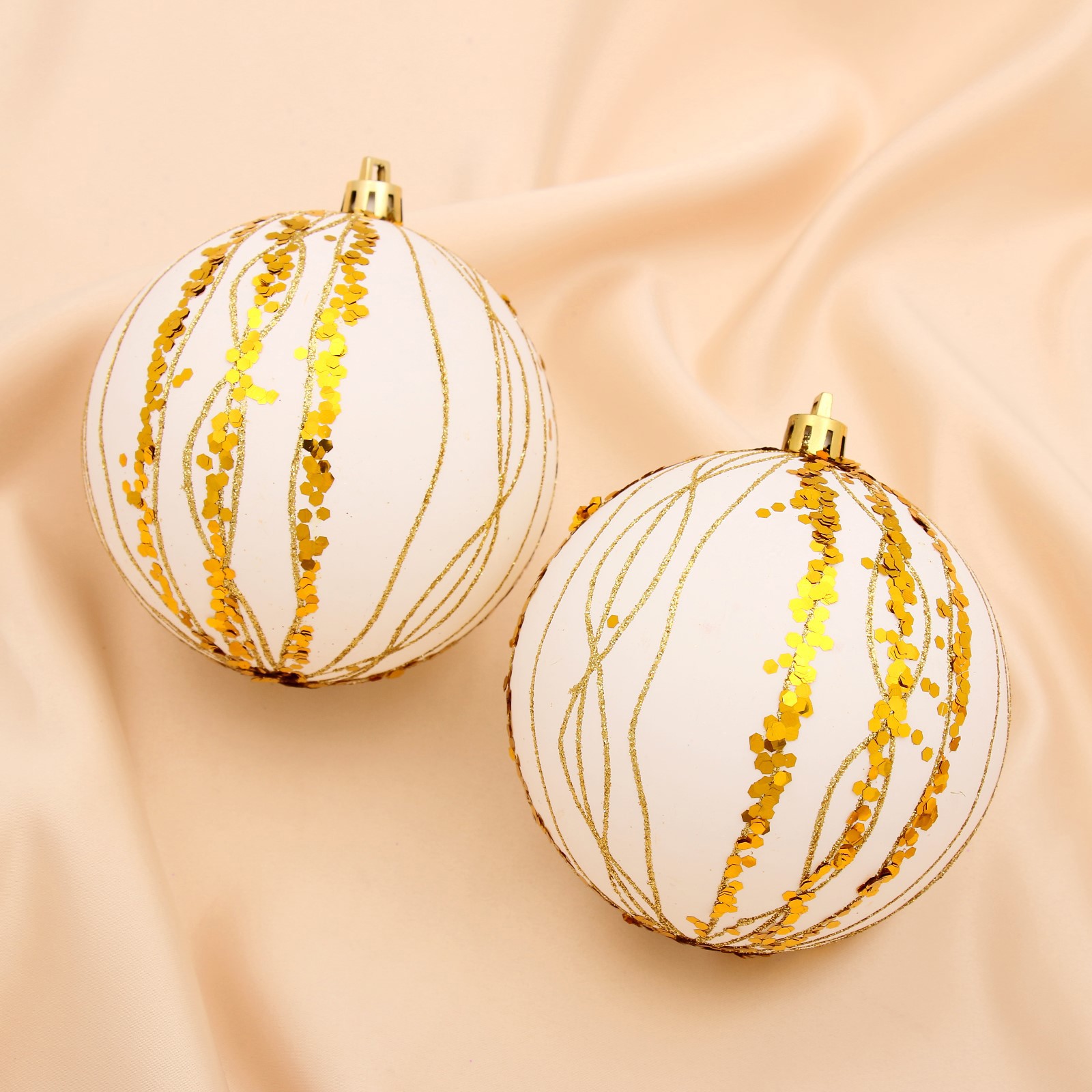 Изображение товара Набор елочных шаров Зимнее волшебство 4192994 Орбита 10 см пластик белый 2 шт