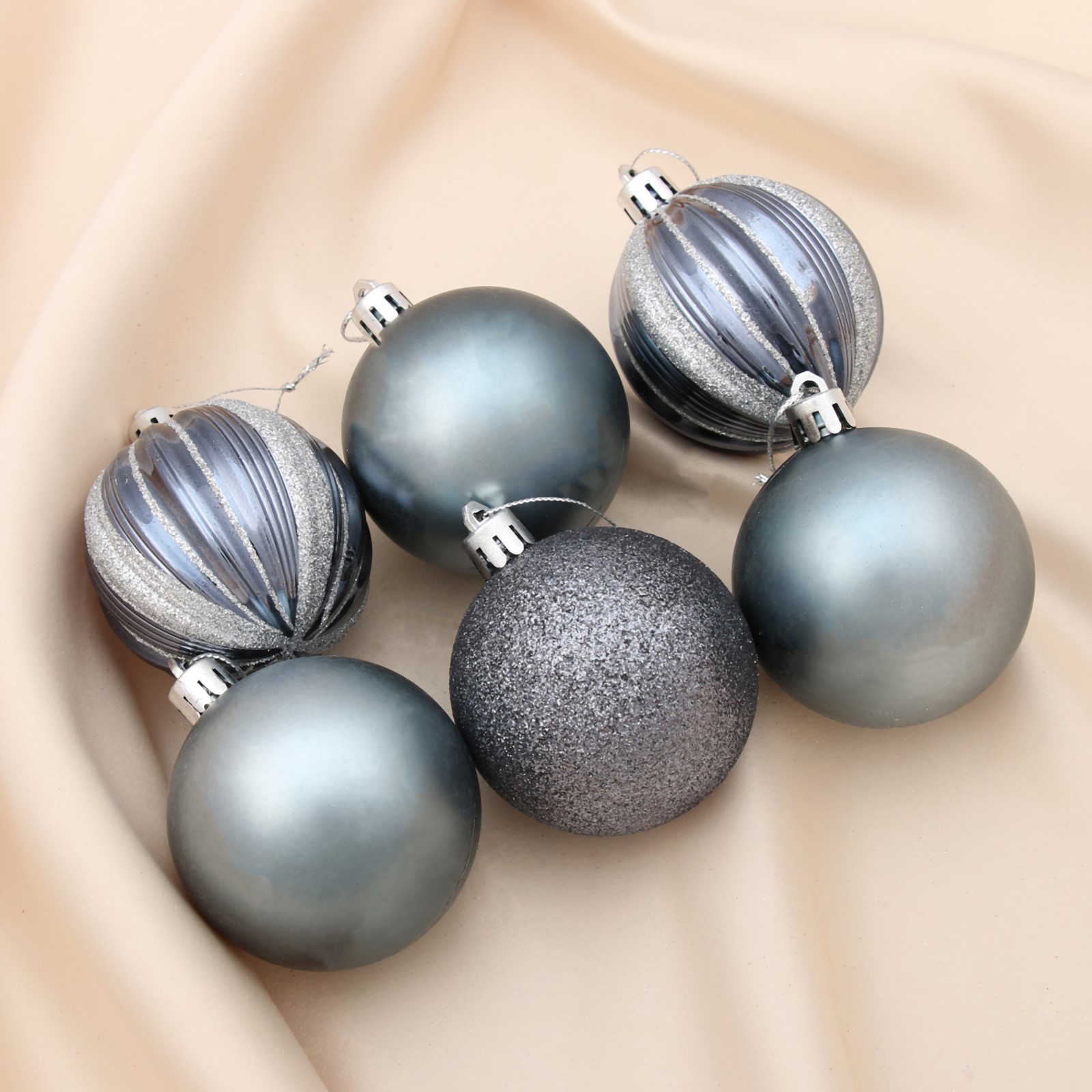 Изображение товара Набор елочных шаров Зимнее волшебство 4194835 Перелив 6 см пластик синий 6 шт