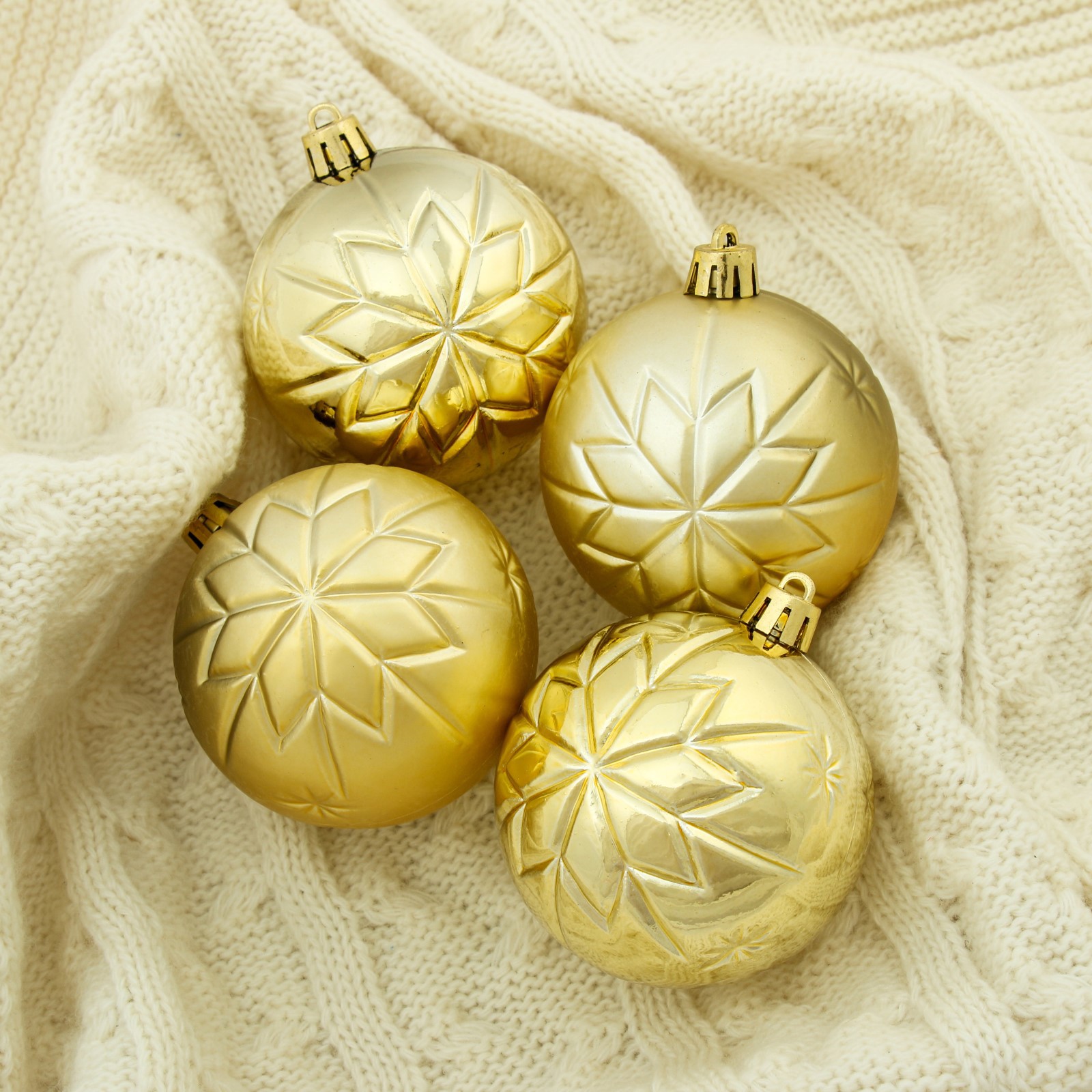 Изображение товара Набор елочных шаров Геометрия - цветок 7 см Зимнее волшебство