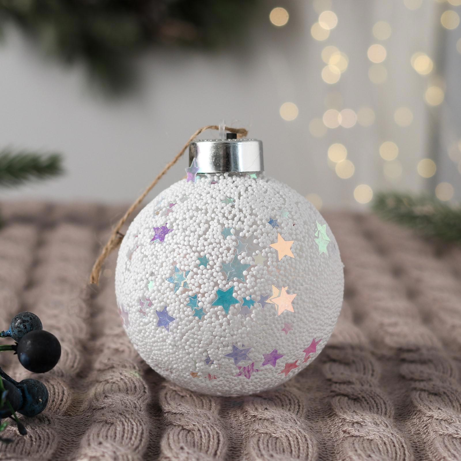 Изображение товара Новогодний елочный шар Зимнее волшебство Пора чудес 8 см белый с подсветкой