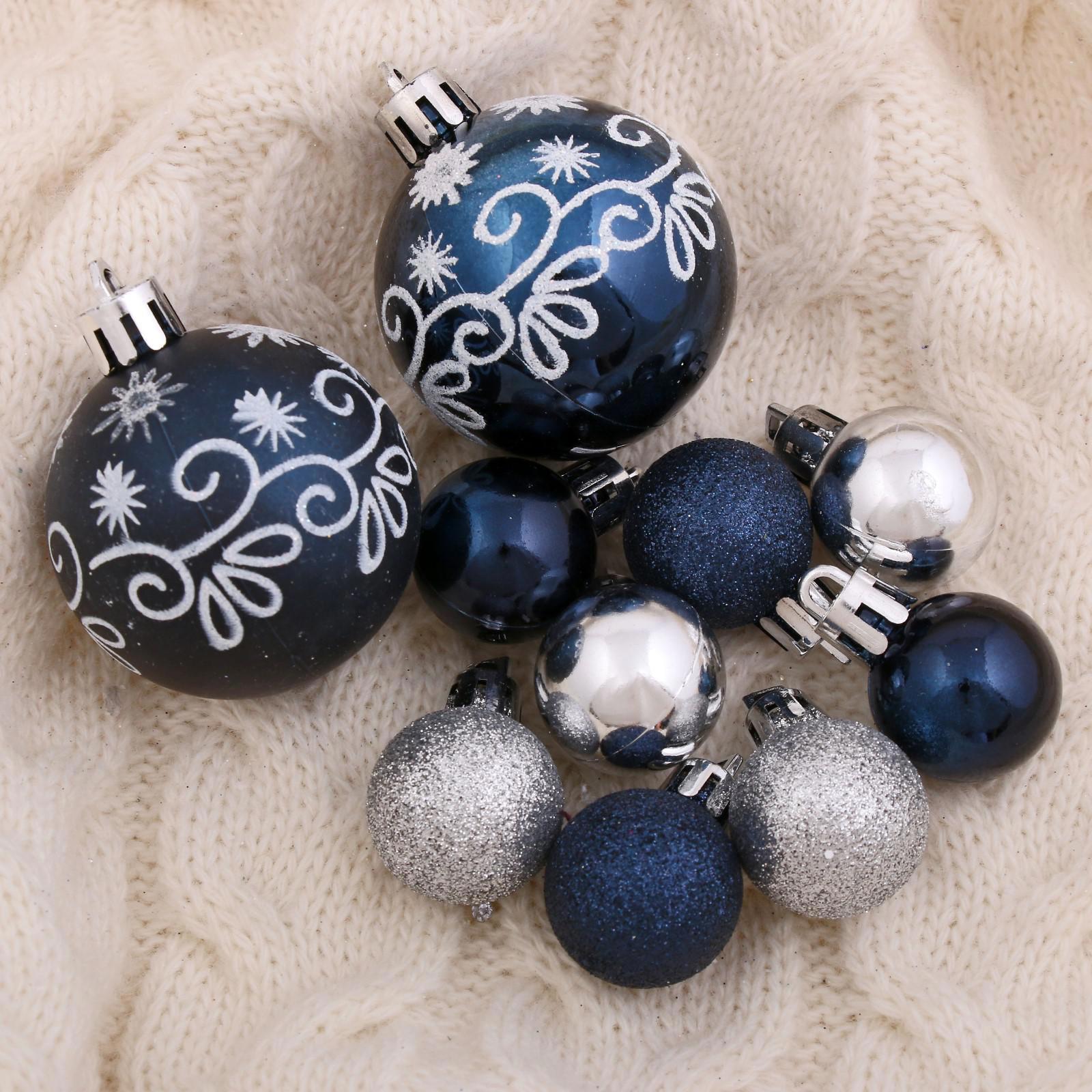 Изображение товара Набор елочных шаров Зимнее волшебство 4942094 Снежная ночка 13.5 см пластик серый/серебристый 28 шт