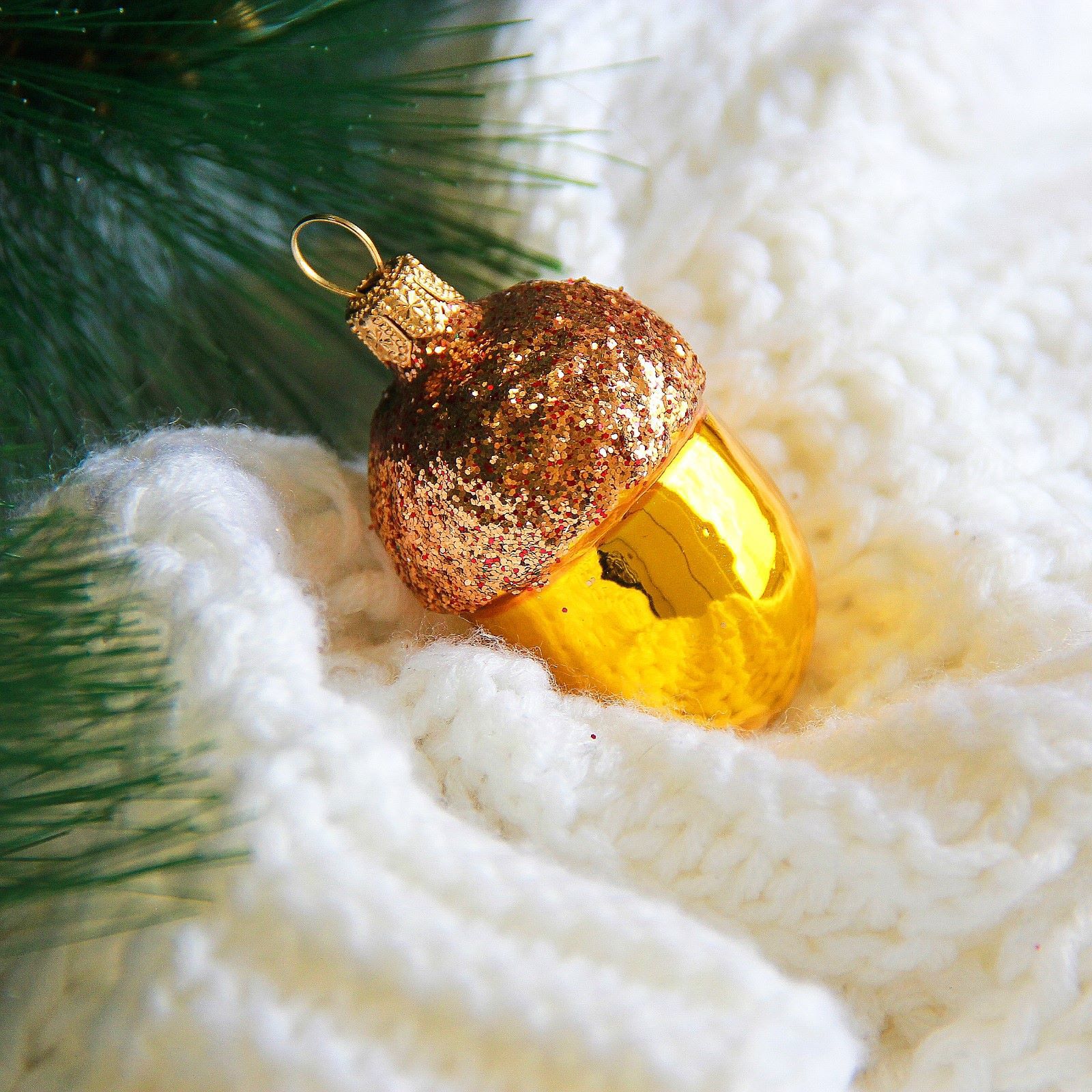 Изображение товара Ёлочная игрушка Жёлудь Ёлочка 5 см жёлтый/золотой ручная работа стекло