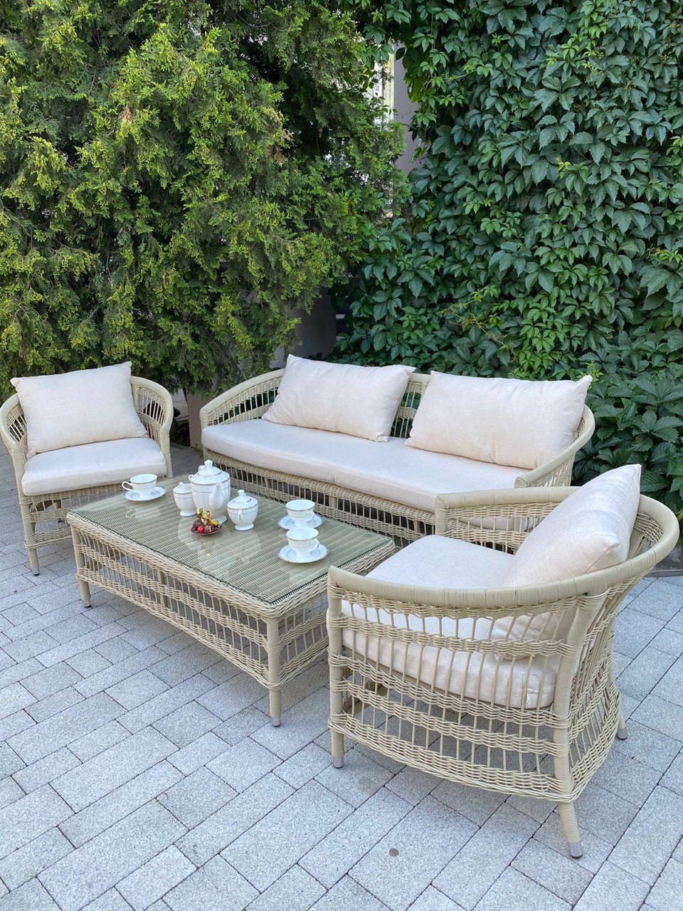 Изображение товара Набор садовой мебели Canberra 2 кресла и стол из алюминия и ротанга бежевый