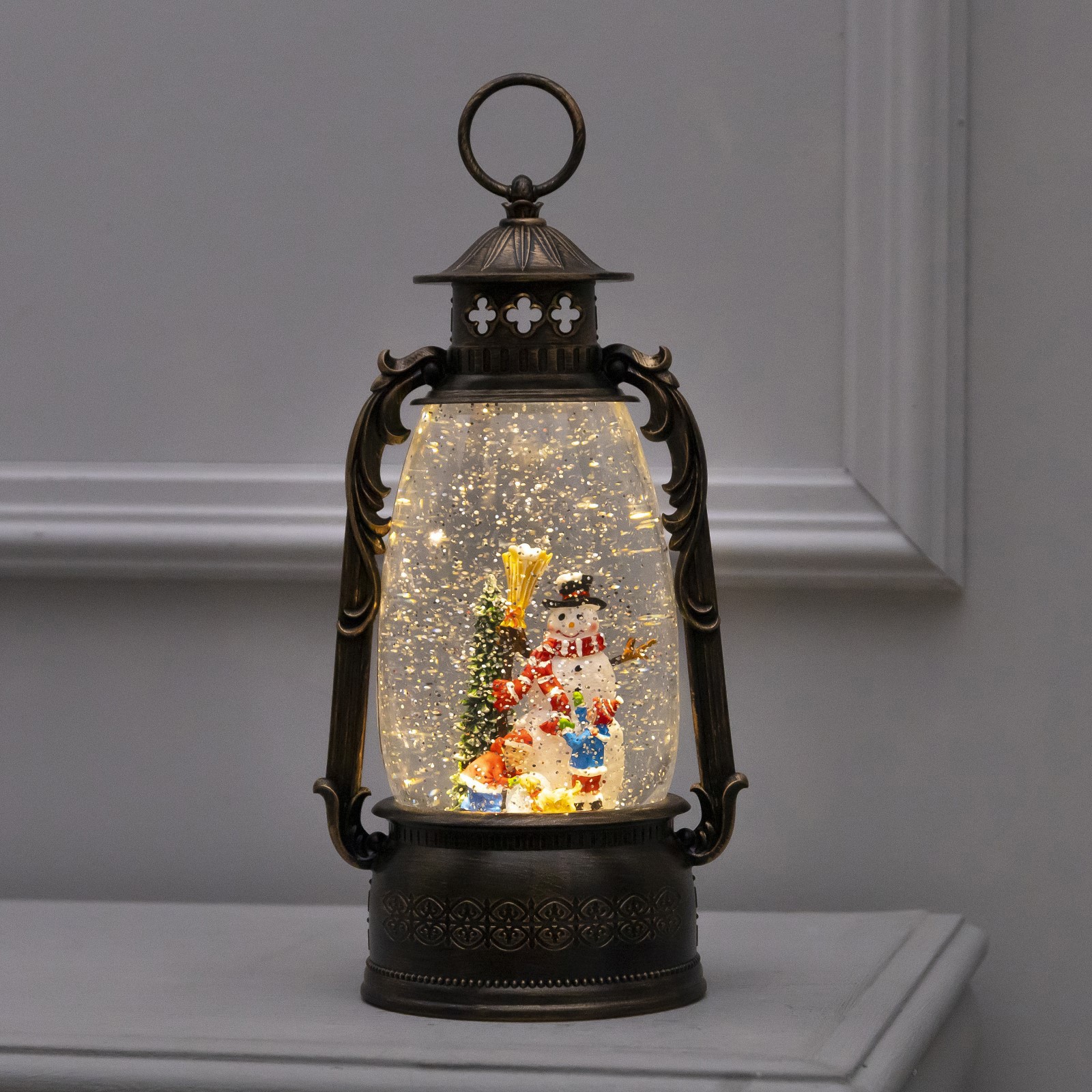 Изображение товара Светящаяся электрическая фигура в форме фонаря с детьми и снеговиком 15х30х12.5 см для интерьера и 