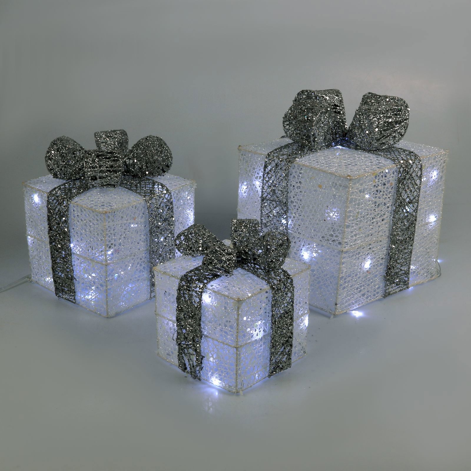 Изображение товара Светящаяся электрическая фигура Luazon lighting 2315222 27х24х27 см с 8 режимами свечения