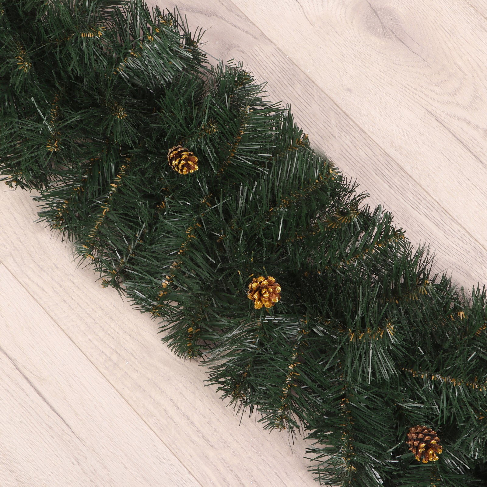 Изображение товара Гирлянда хвойная с шишками 160 см зеленая для зимнего декора Simaland