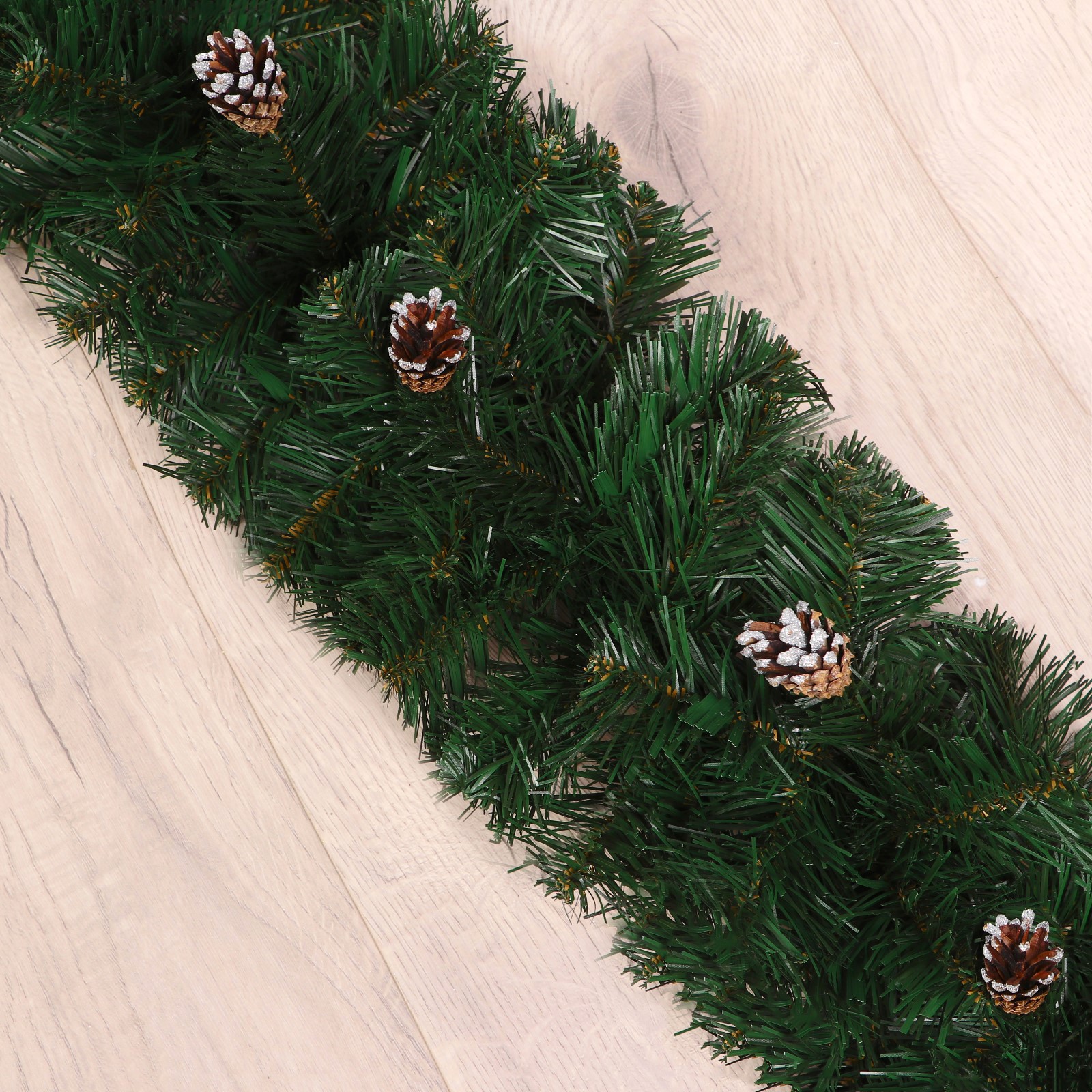 Изображение товара Гирлянда хвойная с шишками Simaland длина 160 см зеленая для зимних праздников