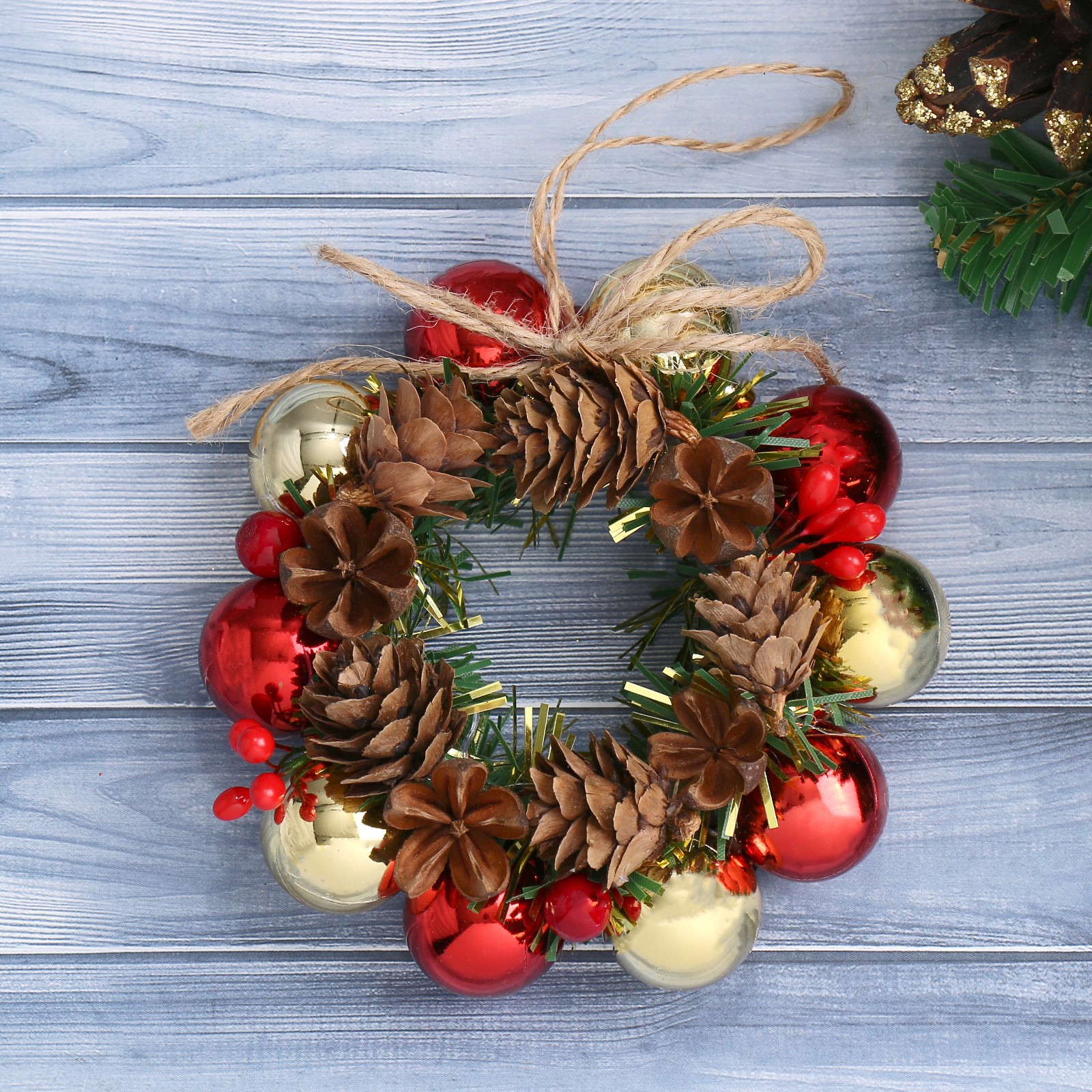 Изображение товара Рождественский венок Зимнее волшебство ø 10 см с декором для украшения интерьера