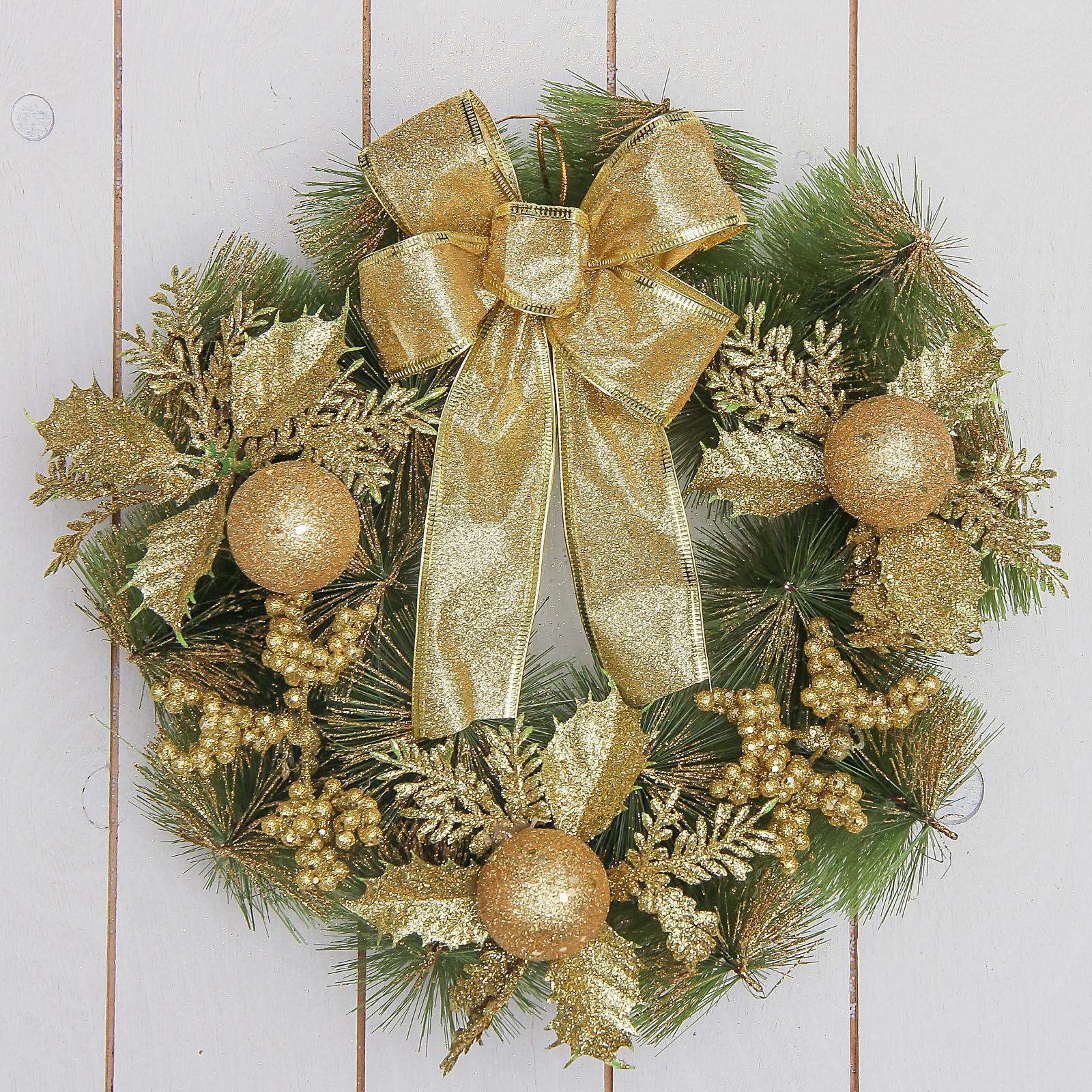 Изображение товара Рождественский венок Зимнее волшебство 28 см с декором и бантю золотыми ягодками