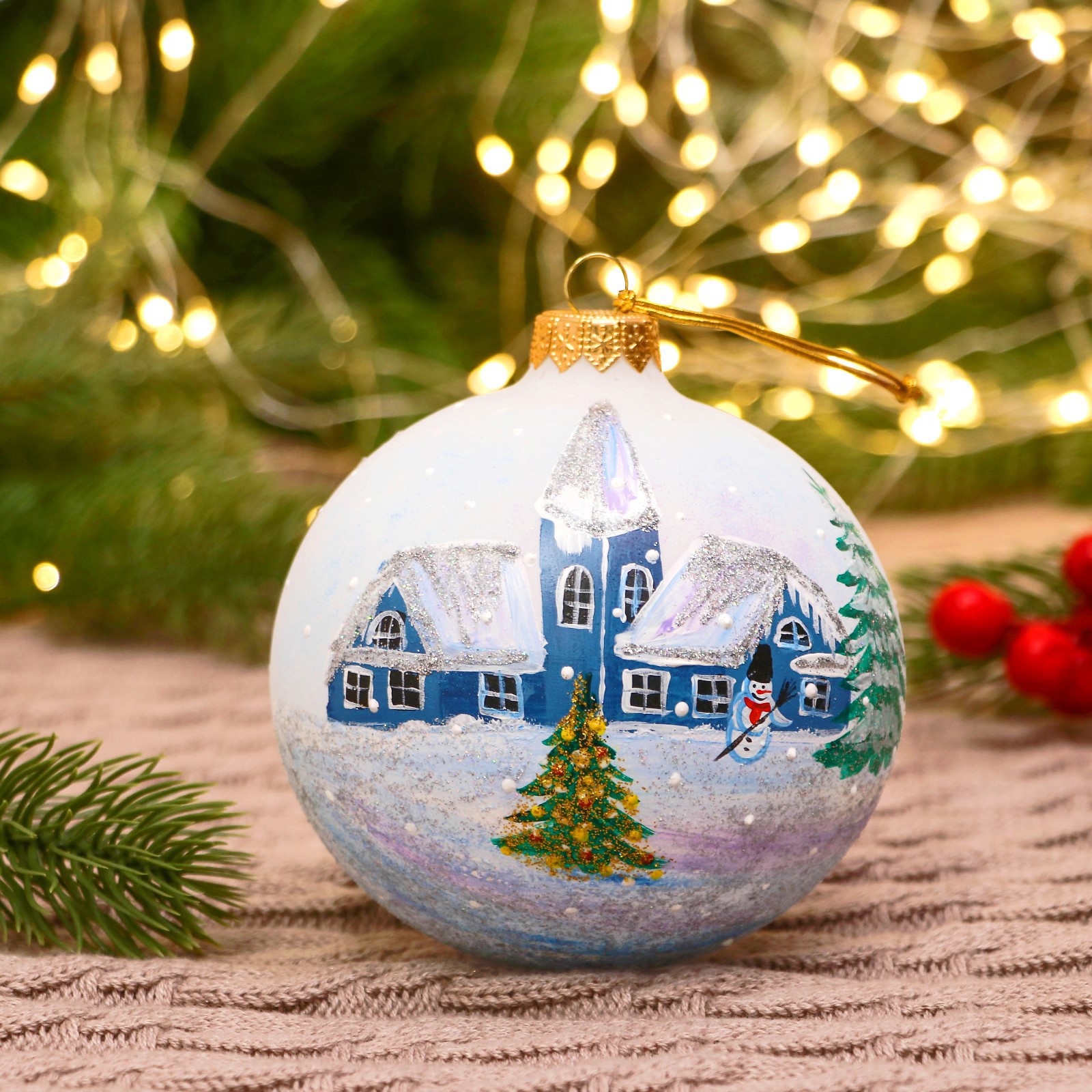 Изображение товара Елочный шар Evis 7124120 Вечер в деревне 10 см стекло белый