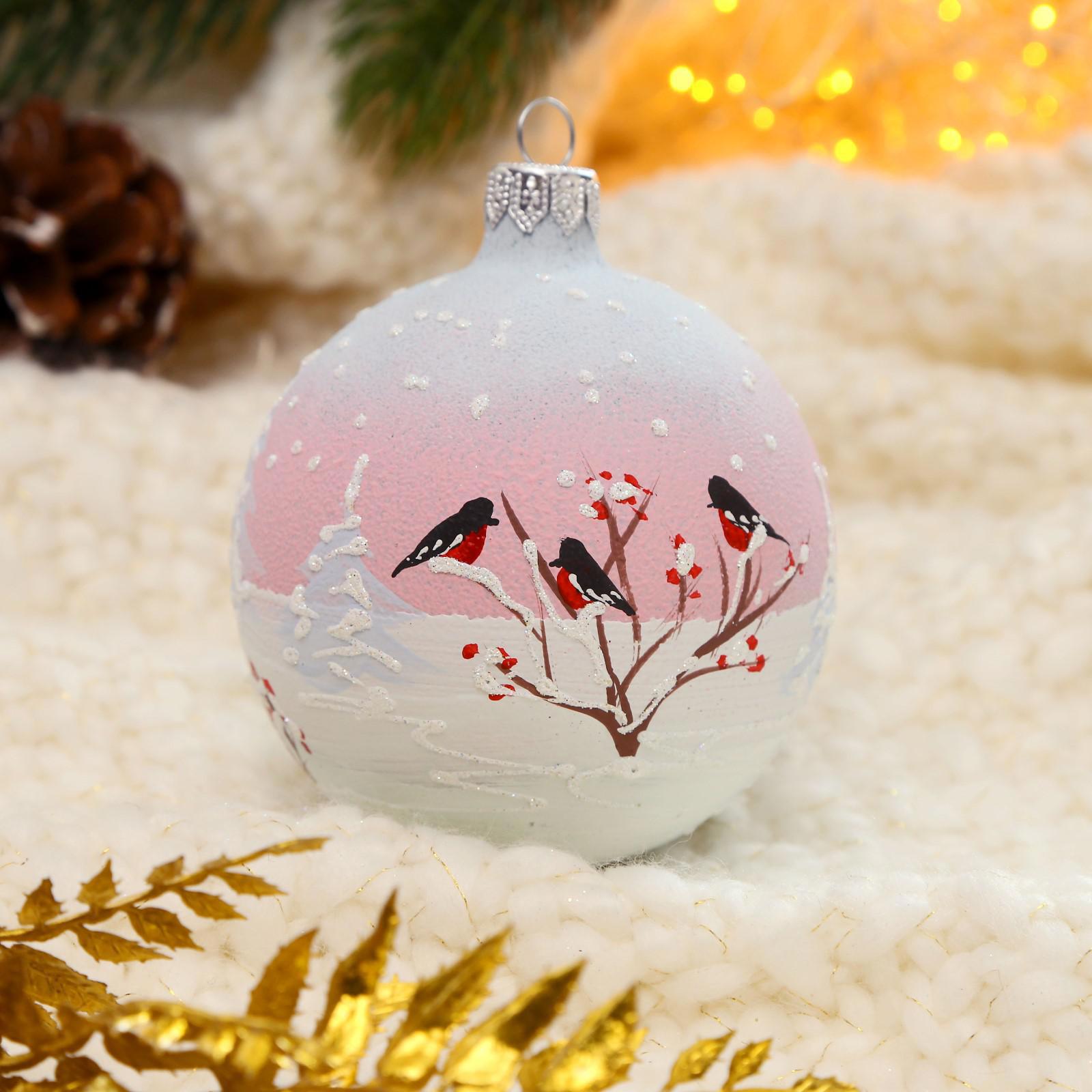 Изображение товара Набор елочных шаров Коломеев 4521529 Снегири в зимнем лесу 8.5 см стекло розовый 1 шт