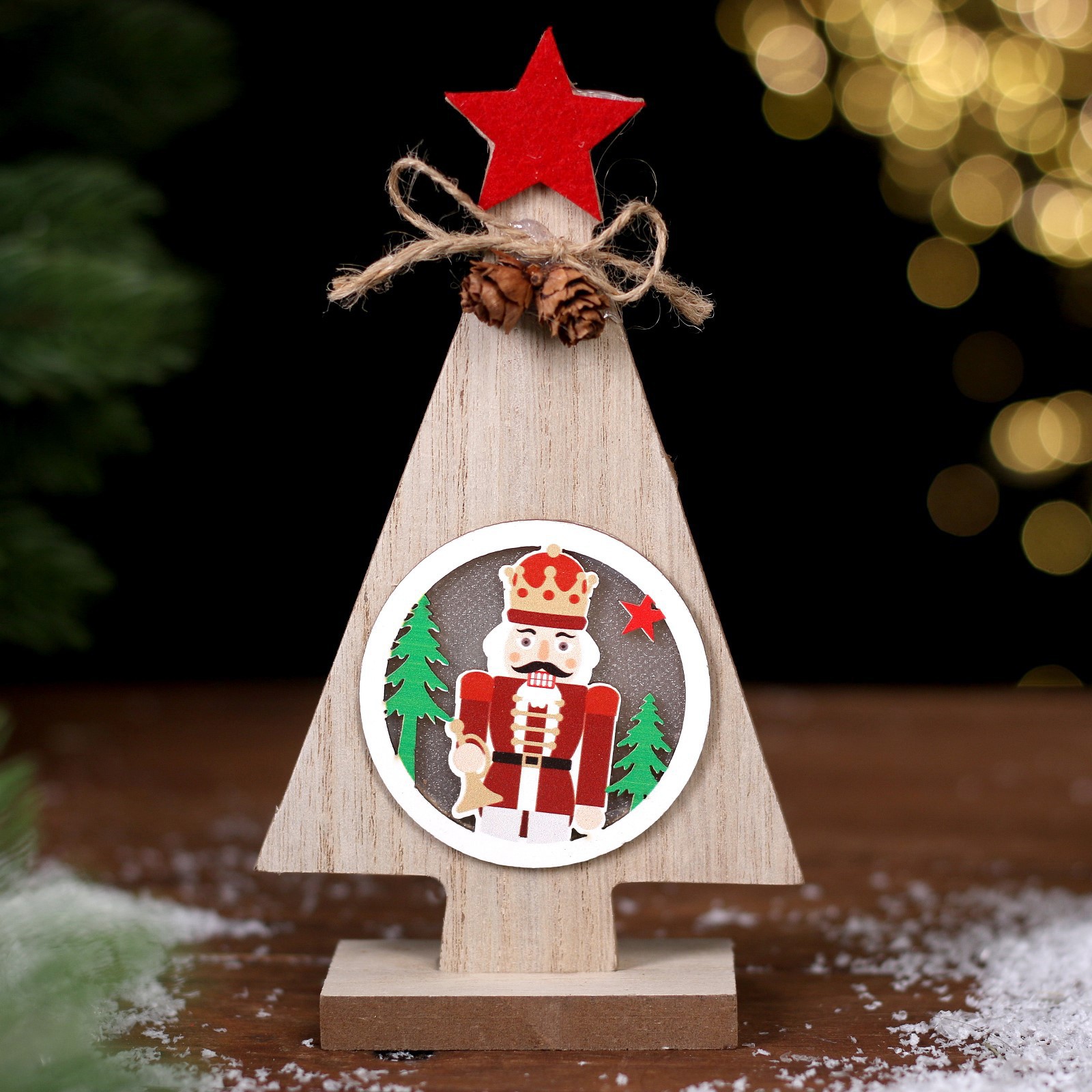 Изображение товара Светящаяся электрическая фигура 7653611 Ёлка со звездой и щелкунчик для дома Simaland 1 лампа h 17 см разноцветный