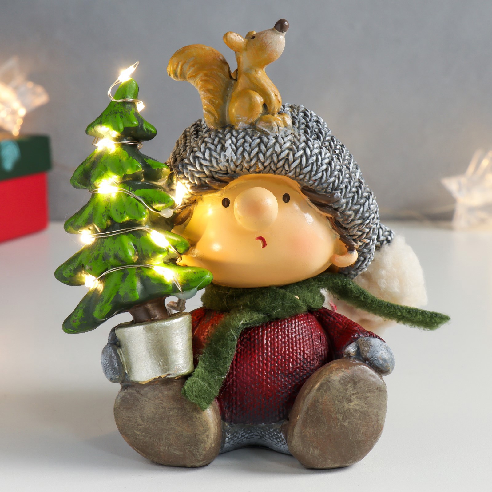 Изображение товара Светящаяся электрическая фигура Мальчик с белкой для дома и улицы Simaland