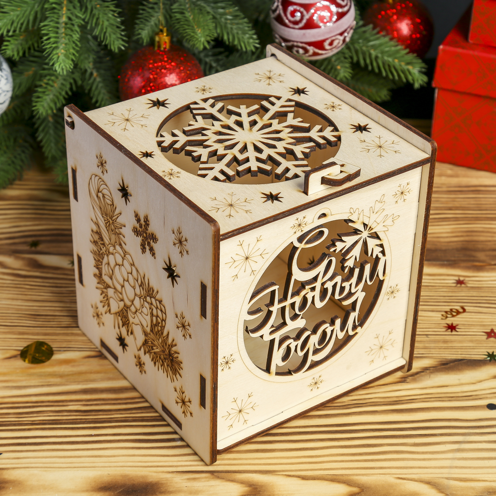 Изображение товара Шкатулка дерево "Новый Год Резной Куб" 15.5x15x14 см