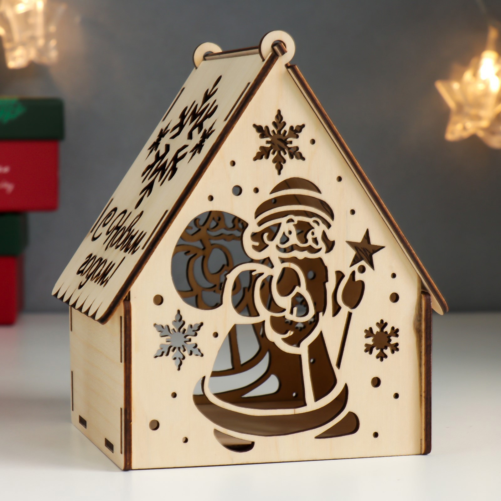 Изображение товара Шкатулка "Домик. Дед Мороз" 12x10x14 см