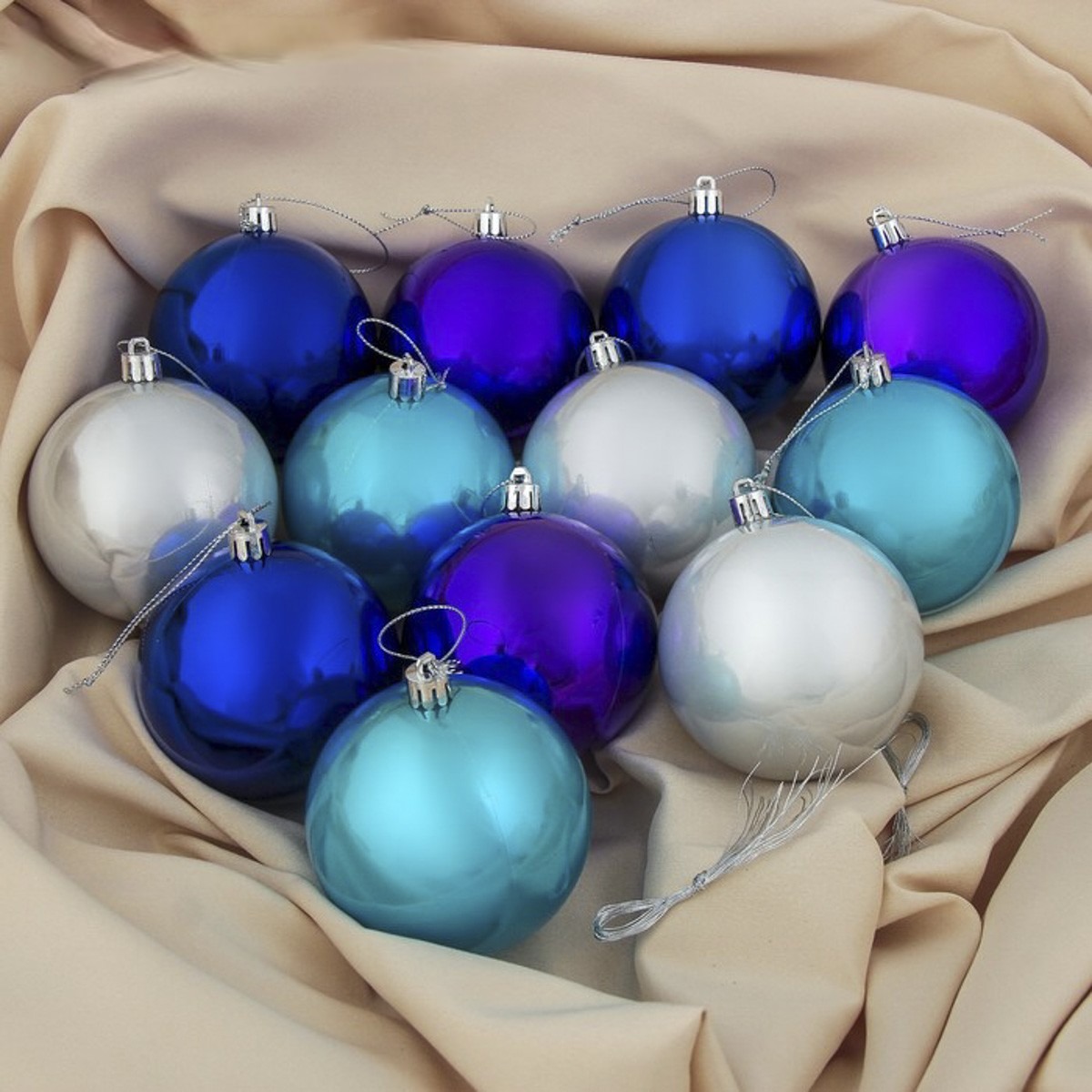 Изображение товара Набор елочных шаров Зимнее волшебство 12 шт пластик 8 см разноцветные