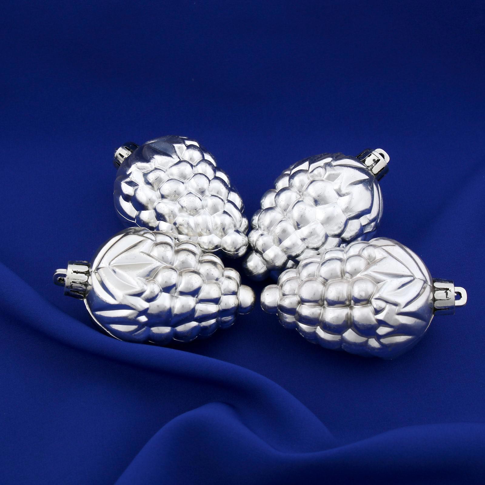 Изображение товара Набор елочных игрушек Виноград Зимнее волшебство 4196415 6 см х 6 см серый/серебристый