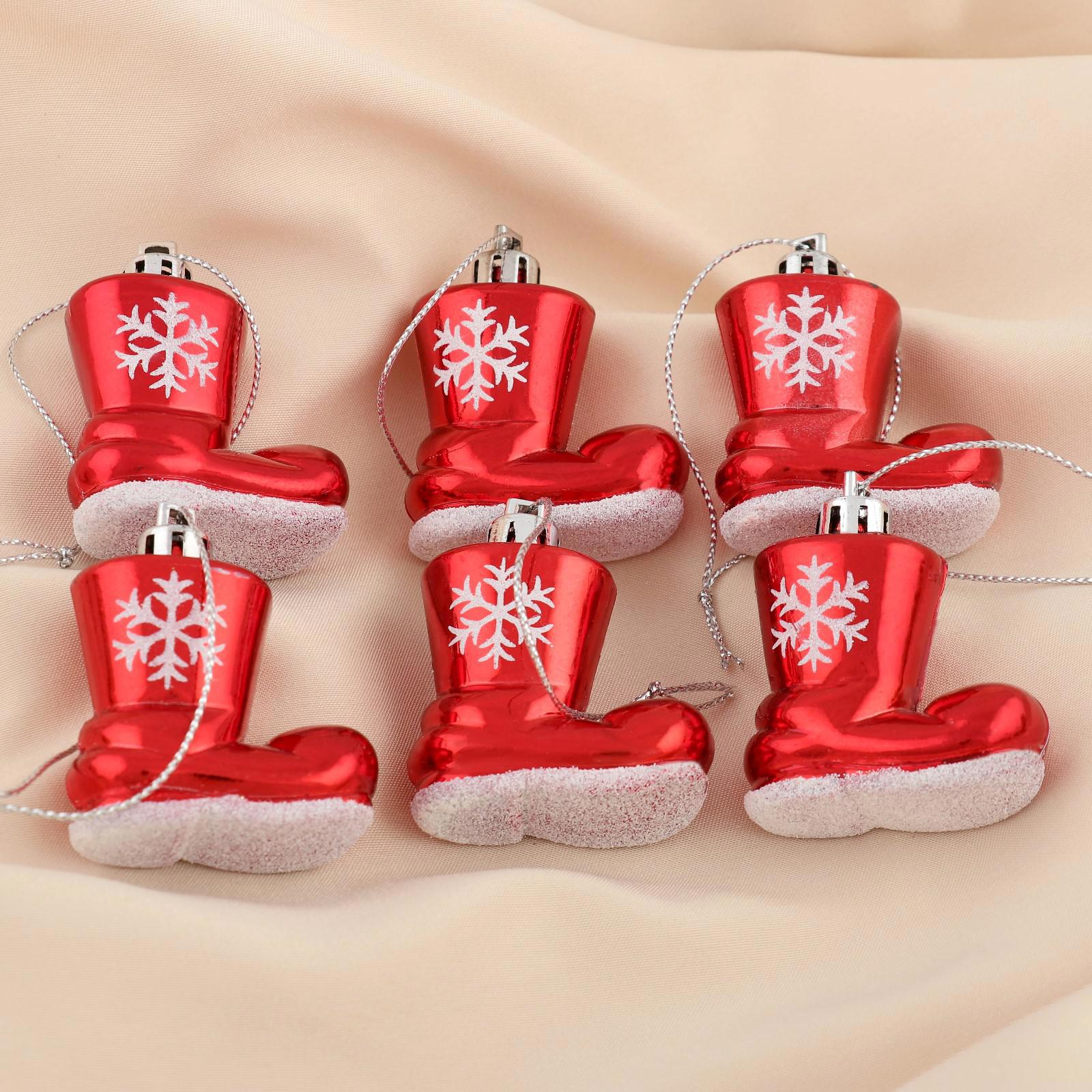Изображение товара Набор елочных игрушек Сапожок со снежинкой Зимнее волшебство 4192529 4 см х 4 см красный