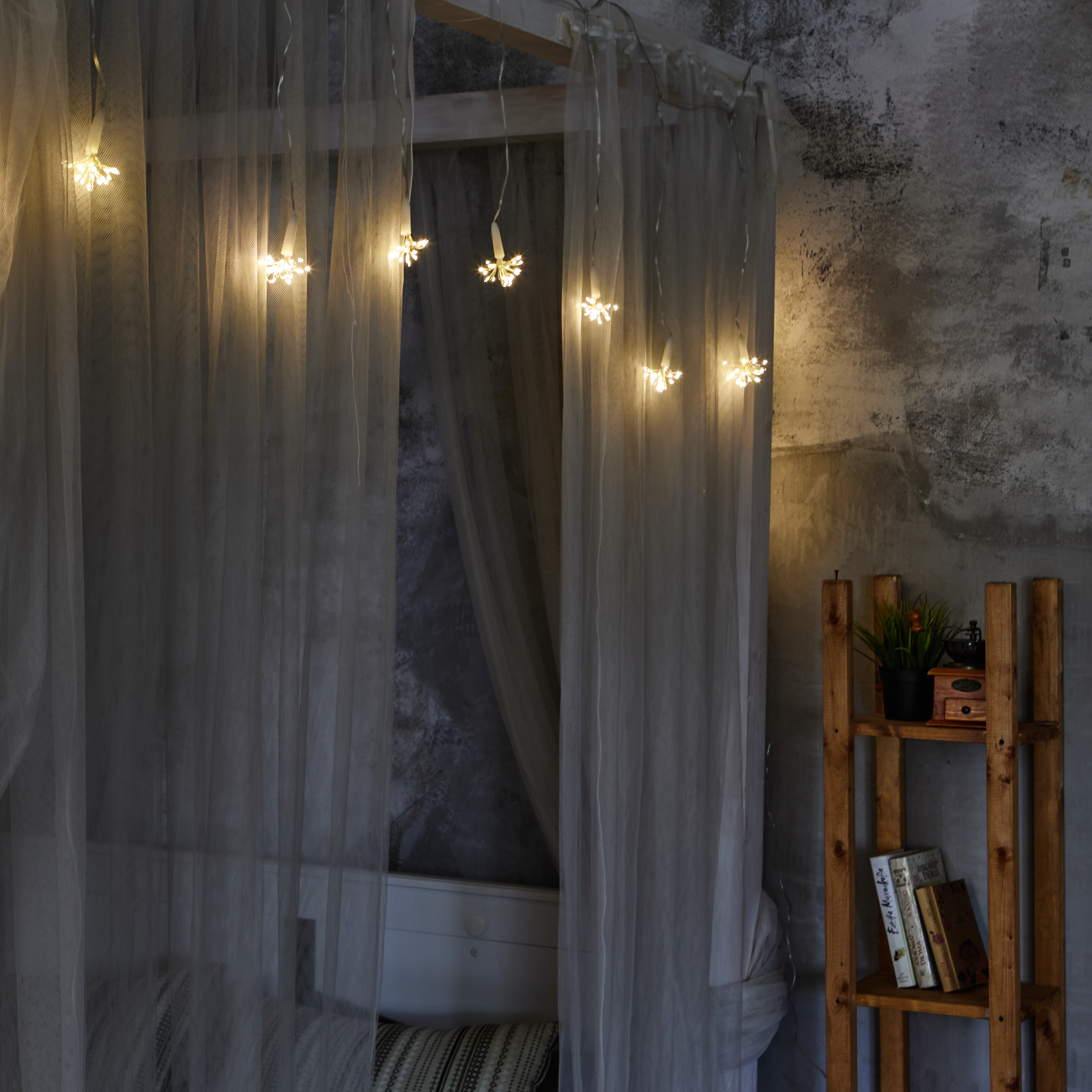 Изображение товара Гирлянда светодиодная влагозащищенная Uniel Звезда 2.5 м теплый белый свет