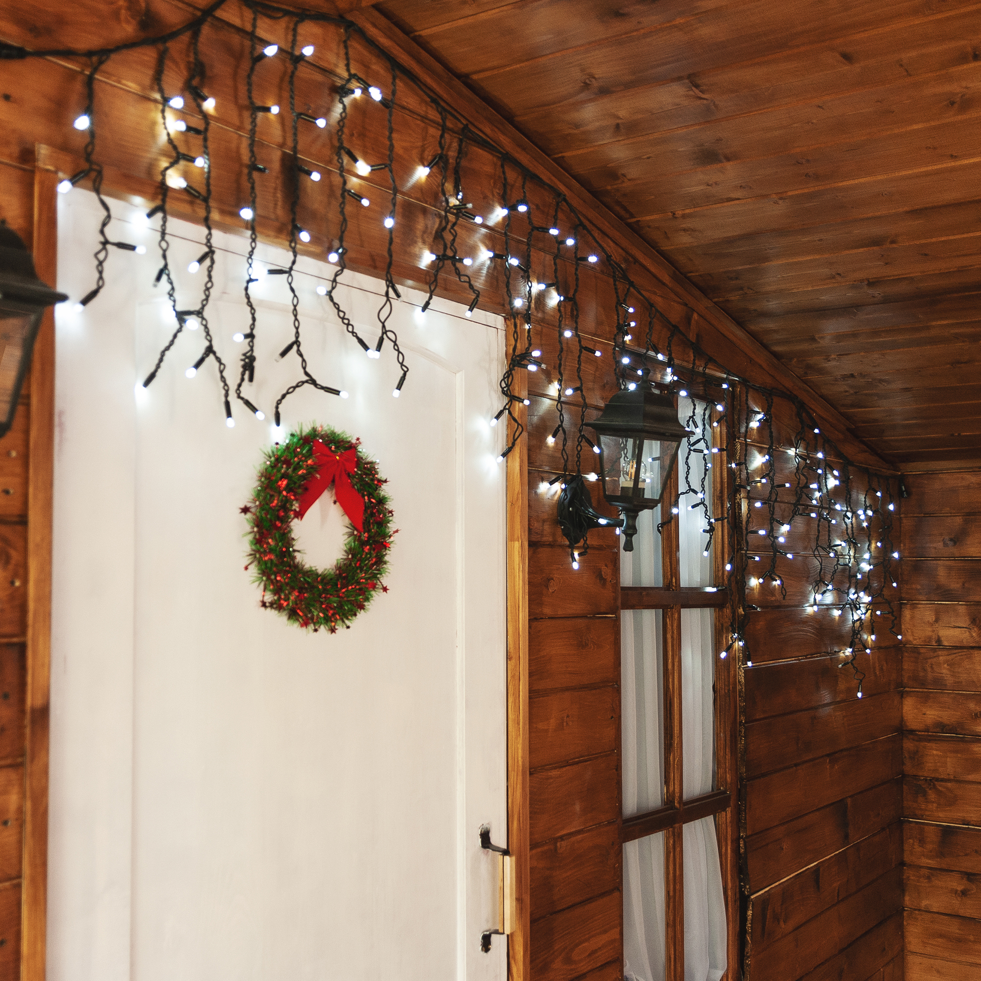 Изображение товара Светодиодная гирлянда бахрома Uniel 3 м 200 LED IP68 белый свет черный кабель