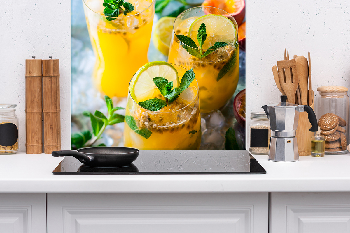 Изображение товара Защитный экран Borntoprint Коктейль 60x60 см закаленное стекло стильное решение для кухни