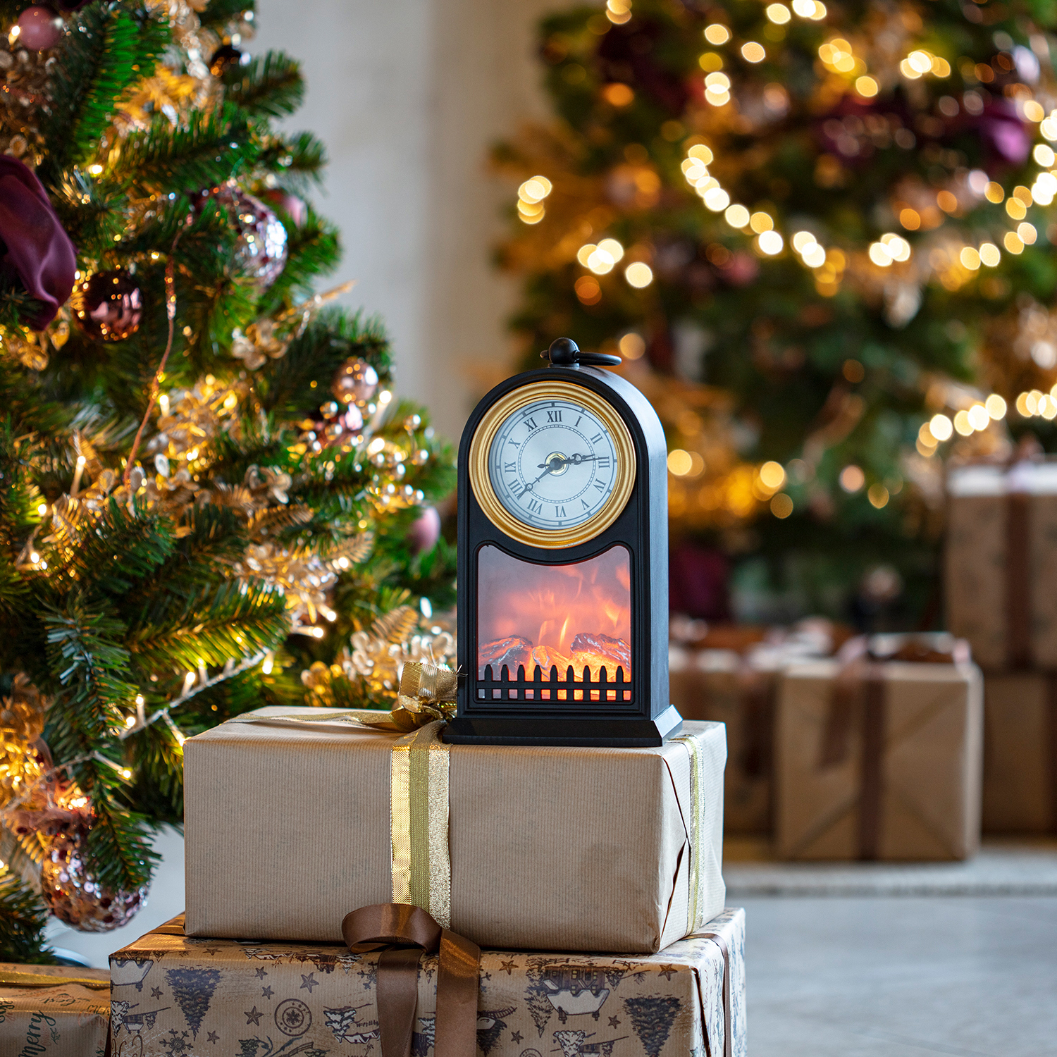 Изображение товара Светодиодный камин Стариные часы с эффектом огня 14.5х29х5х17.5 см пластиковый черный