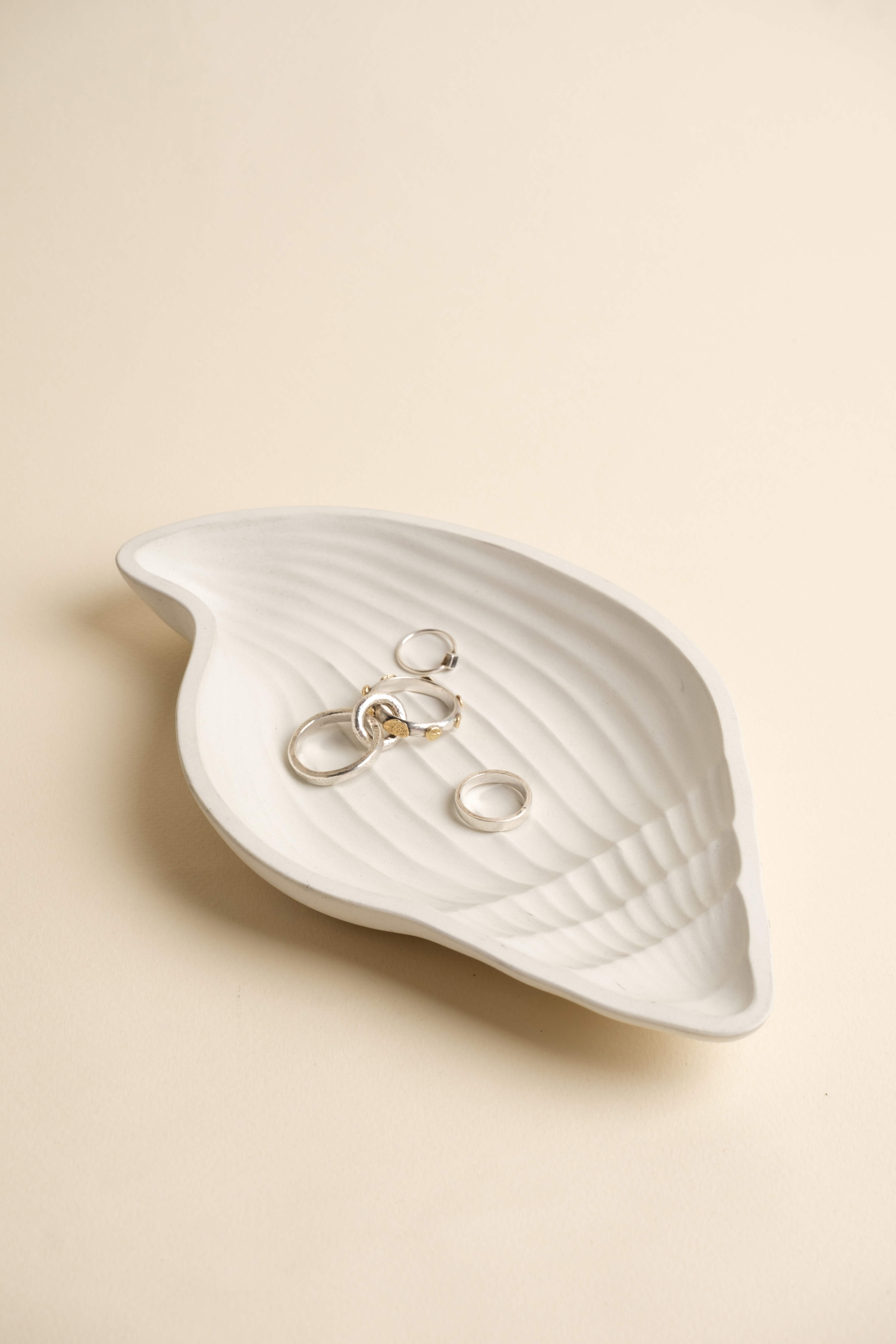 Изображение товара Поднос Бетон Ракушка Boho Shell — белый, 10×17 см