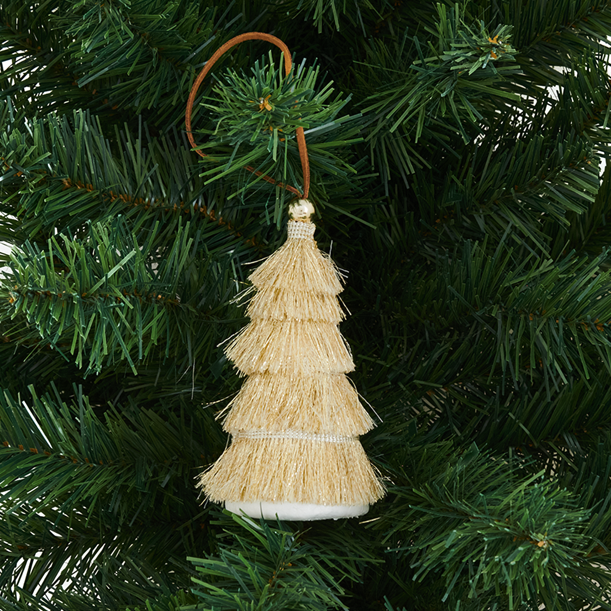Изображение товара Подвес Пушистая елочка золотая 12x7 см елочная игрушка для декора