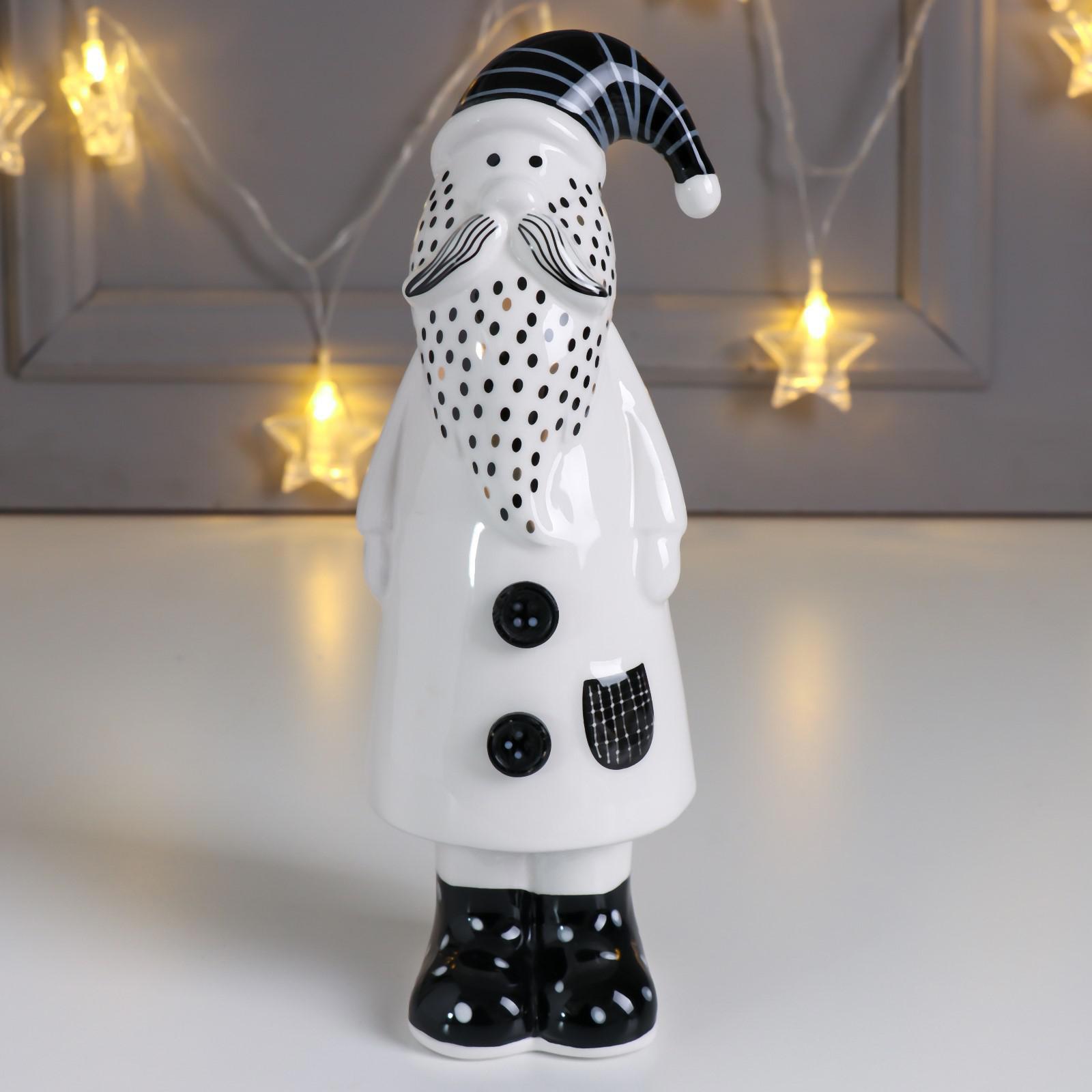 Изображение товара Новогодняя фигурка Simaland Дед Мороз в пальто с чёрными пуговками бело-чёрный 20.5x6.6x7.3 см