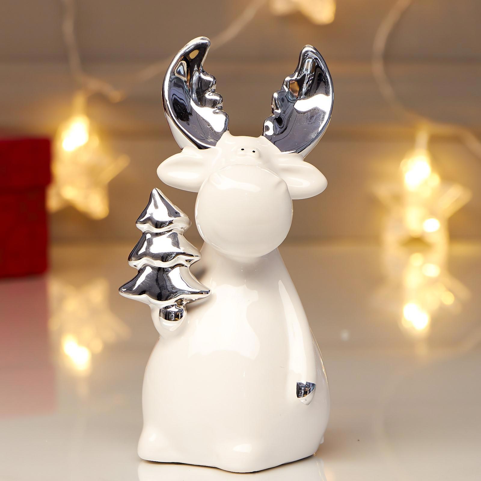 Изображение товара Новогодняя фигурка Simaland Лосик с ёлочкой серебро 14.8x7x7.5 см Изображение товара Новогодняя фигурка Simaland Лосик с ёлочкой серебро 14.8x7x7.5 см