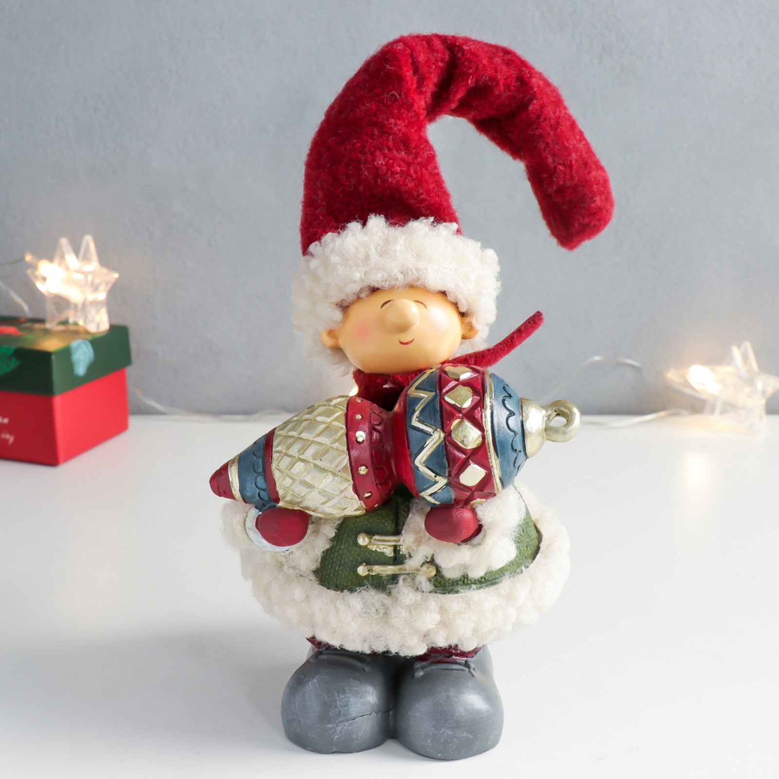 Изображение товара Новогодняя фигурка Simaland Гномик в красном колпаке с ёлочной игрушкой 10.5x12.5x27.5 см