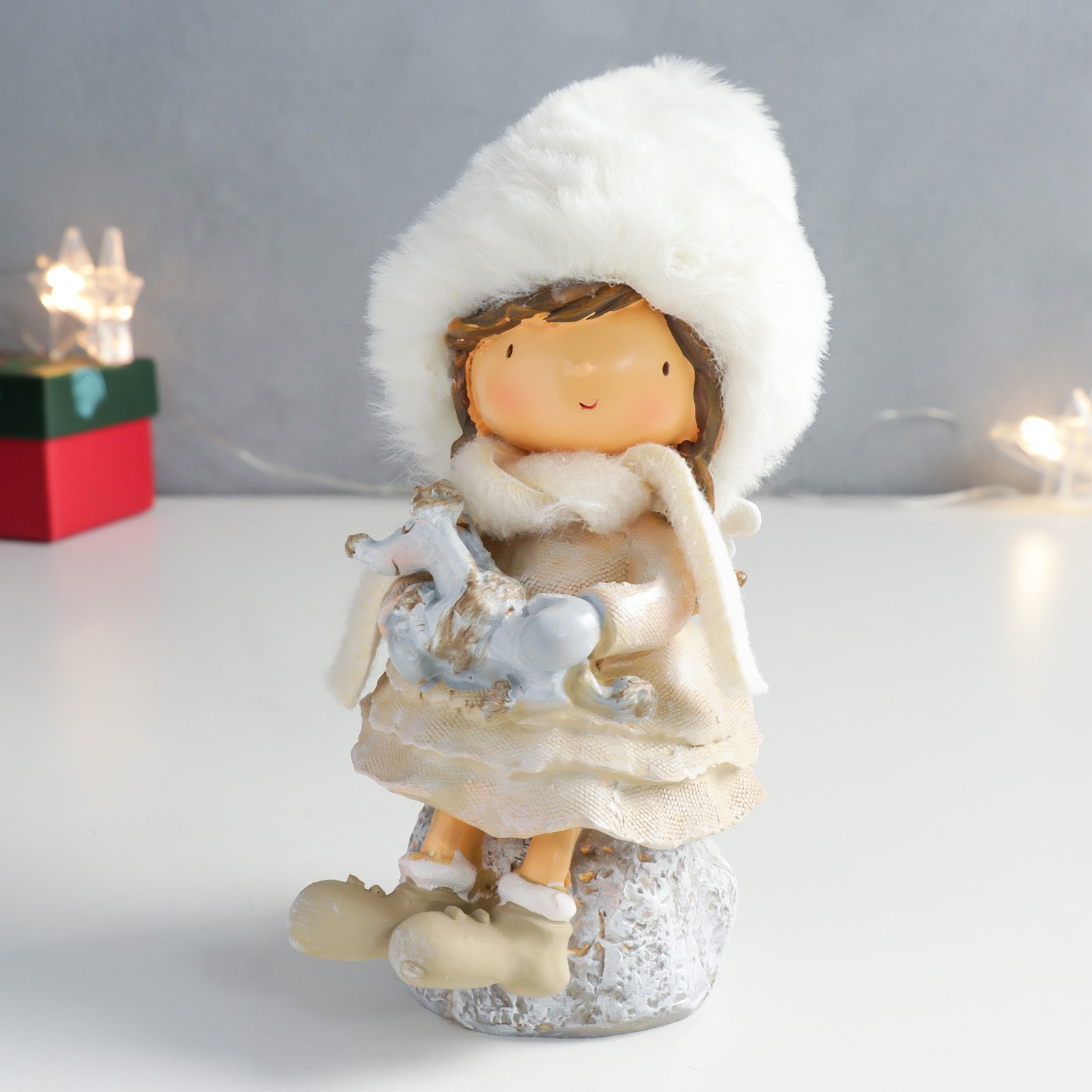 Изображение товара Новогодняя фигурка Simaland Девочка в пушистой шапке с пуделем 7x10x17.5 см