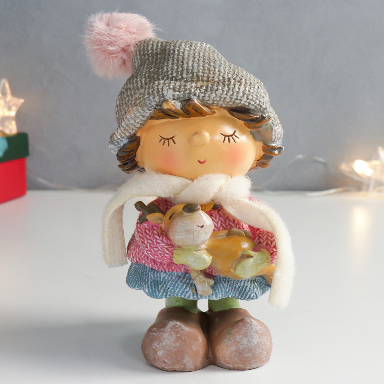 Изображение товара Новогодняя фигурка SIMALAND Девочка в серой шапочке с оленёнком