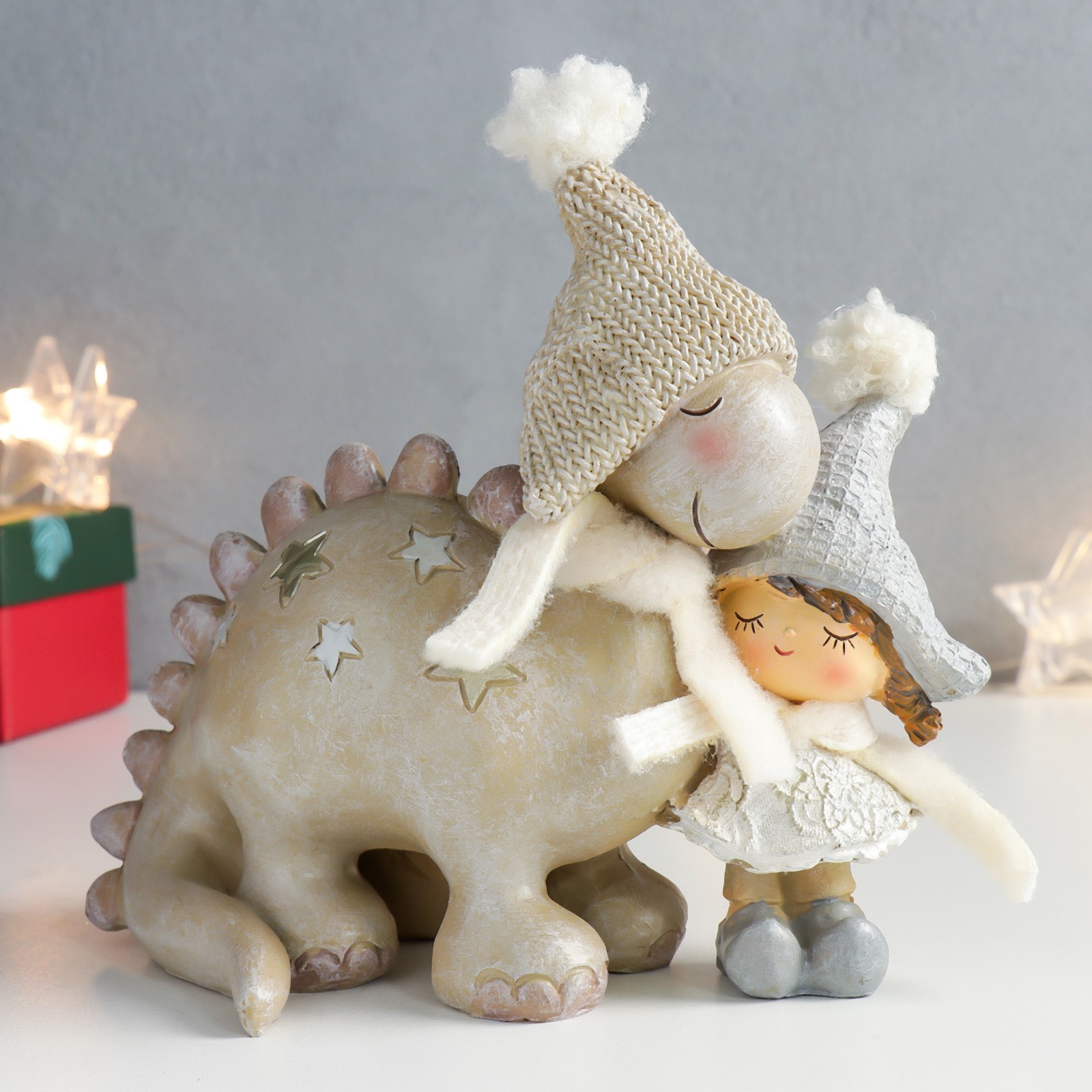 Изображение товара Новогодняя фигурка Simaland Девочка со звёздным динозавриком 17x8x15 см