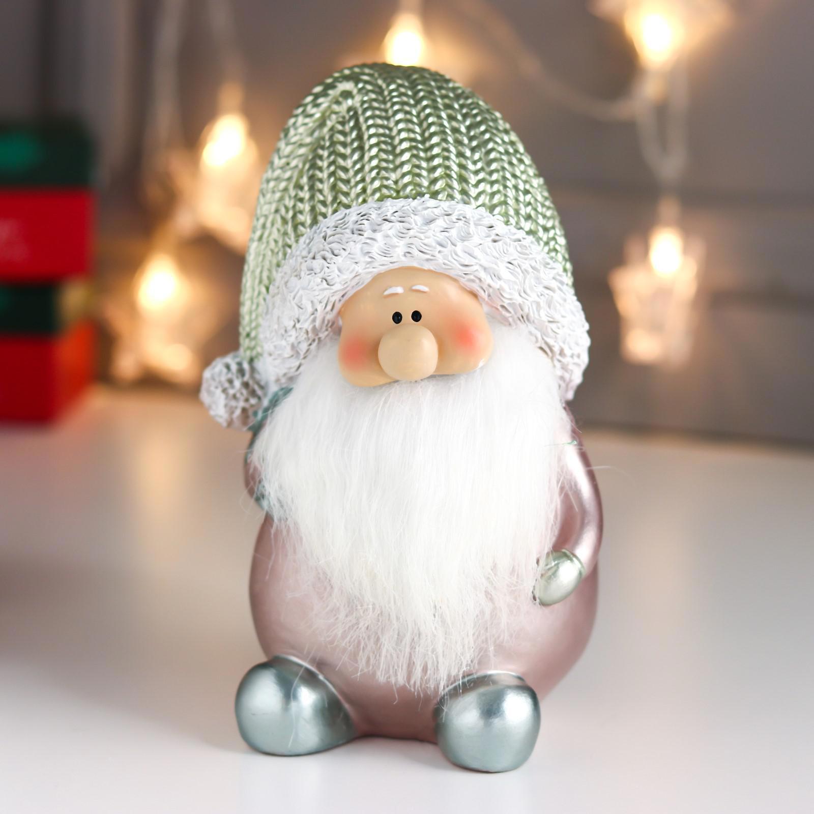 Изображение товара Новогодняя фигурка Simaland Дедушка Мороз в вязанном колпаке с мешком 20.5x14x10.5 см