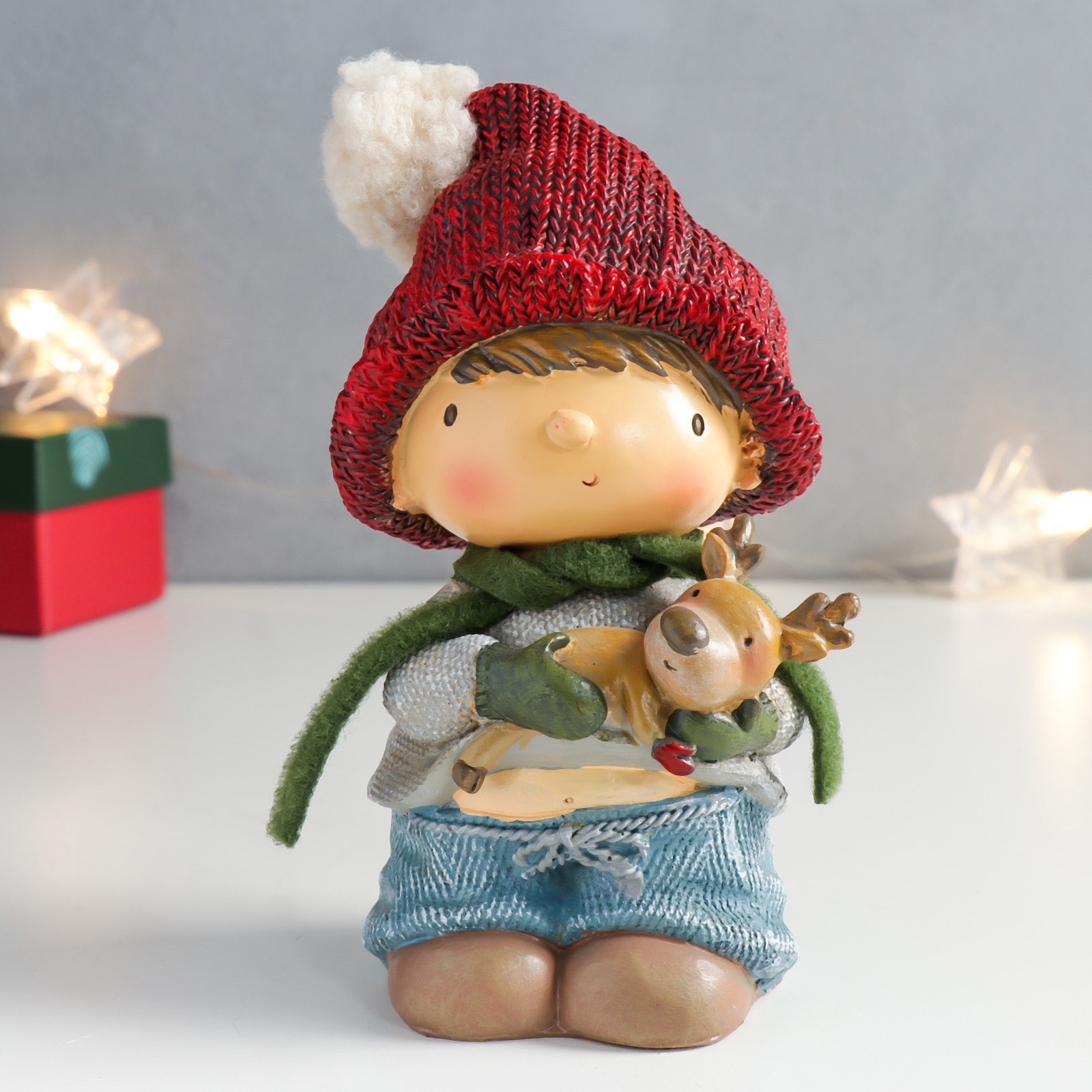 Изображение товара Новогодняя фигурка Simaland Мальчик в красной шапочке с оленёнком на руках 10x8.5x16 см