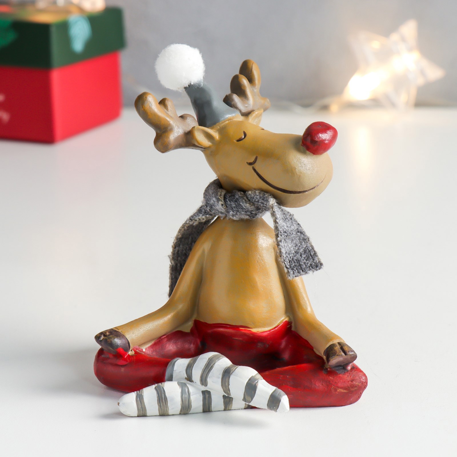 Изображение товара Олень‑йог, поза лотоса, Simaland — новогодняя фигурка 8x7x9.5 см