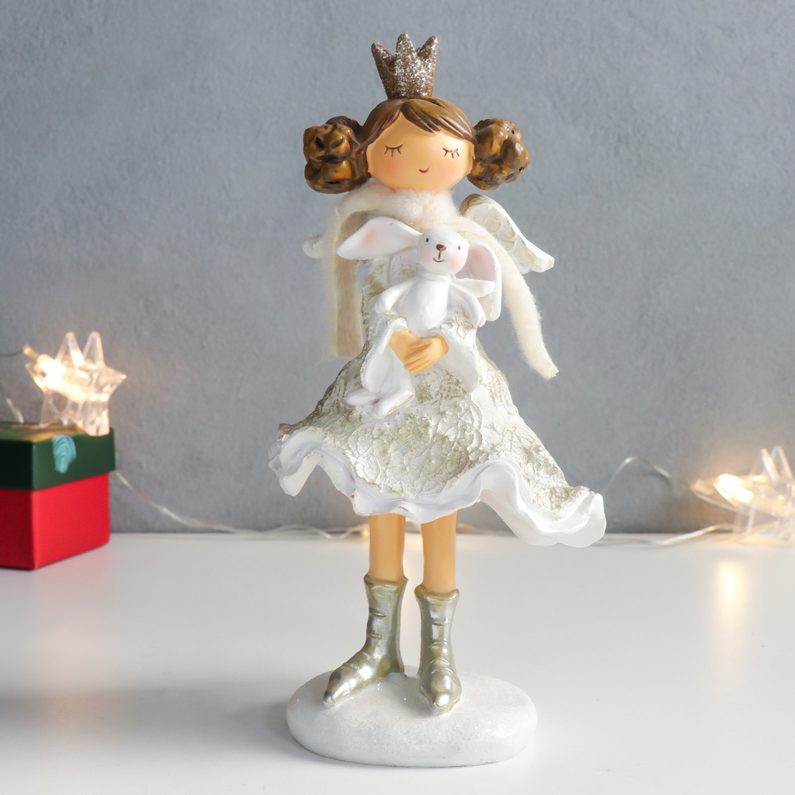 Изображение товара Новогодняя фигурка Simaland Принцесса в серебристом платье с белым зайчиком 11x9.5x21.5 см
