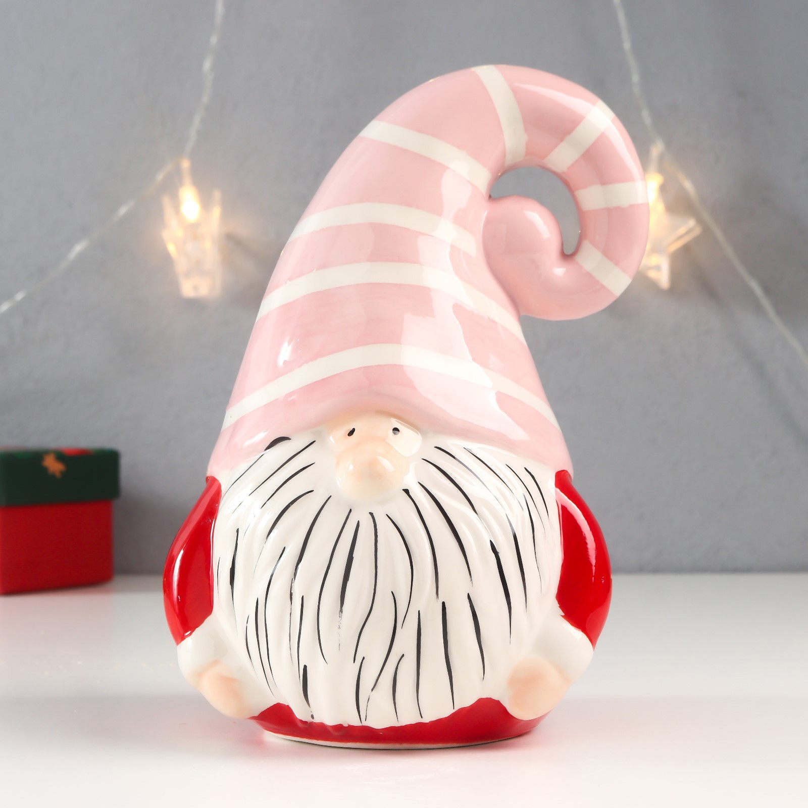 Изображение товара Новогодняя фигурка Simaland Дед Мороз полосатый розовый колпак 18x11.7x10.9 см