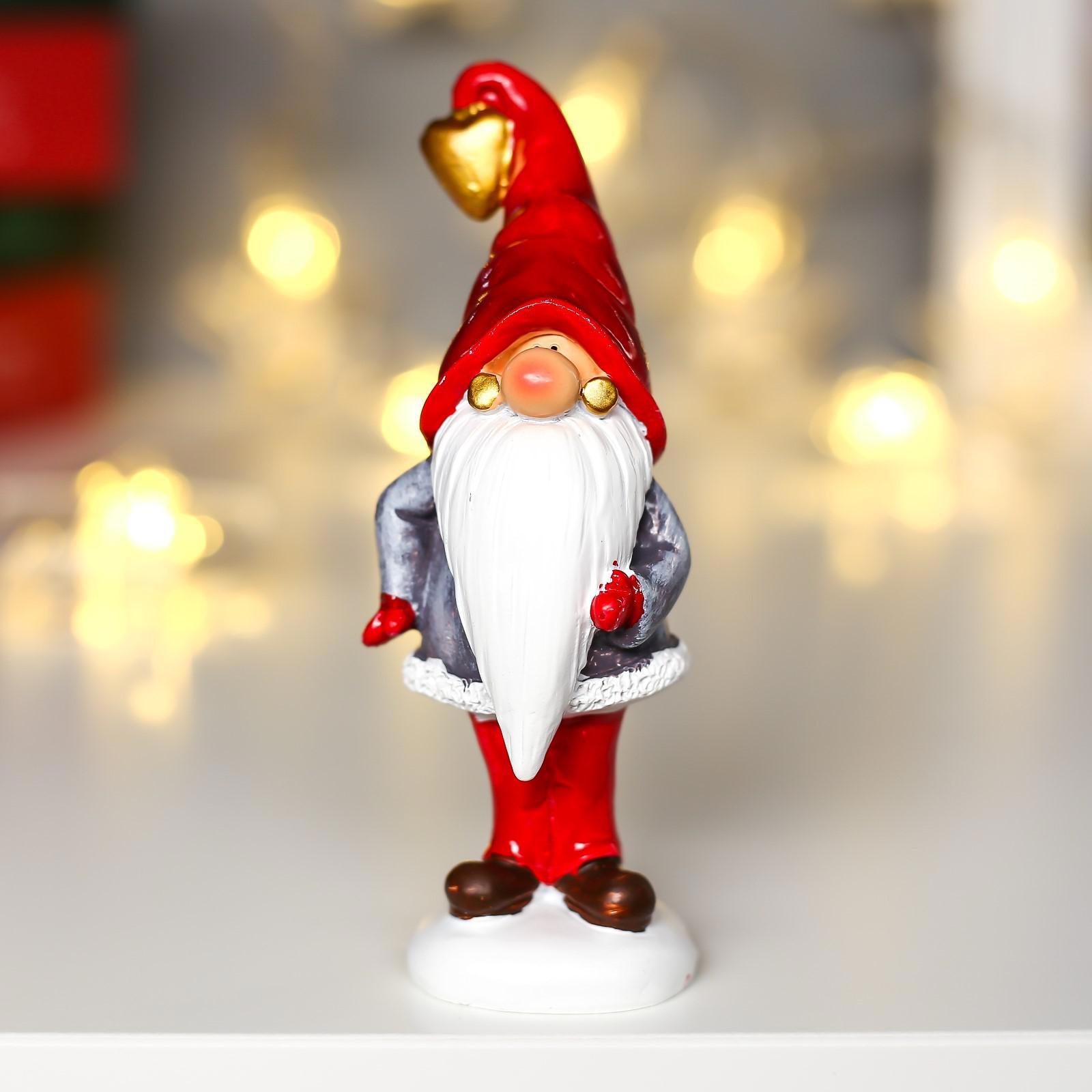 Изображение товара Новогодняя фигурка Simaland Дед мороз в колпаке с сердцем/звездой 11.2x5x3 см