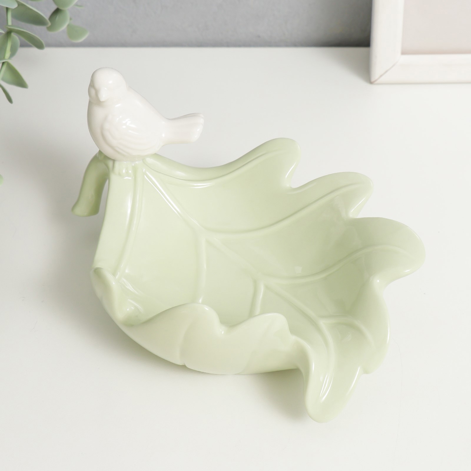 Изображение товара Подставка интерьерная "Птичка на кедровом листике" бело-зелёный 16.5x10.5x8.5 см