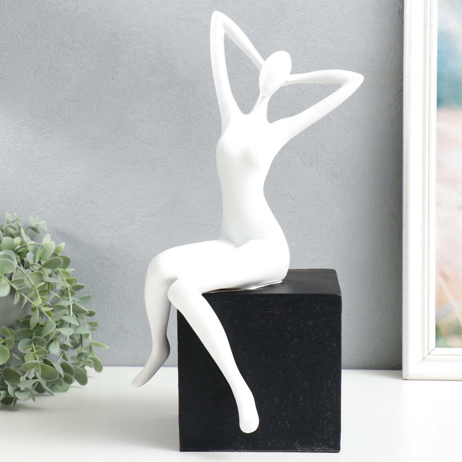 Изображение товара Держатель для книг "Изгиб" белый на чёрном кубе 18x18x40 см