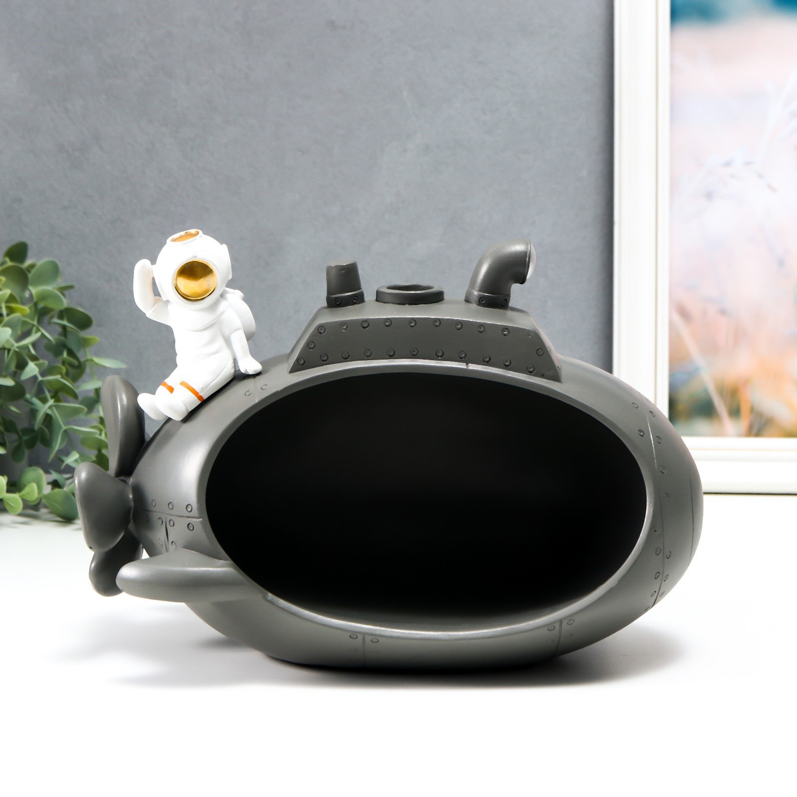 Изображение товара Подставка интерьерная "Космонавт и подводная лодка" 19.5x14.5x26 см