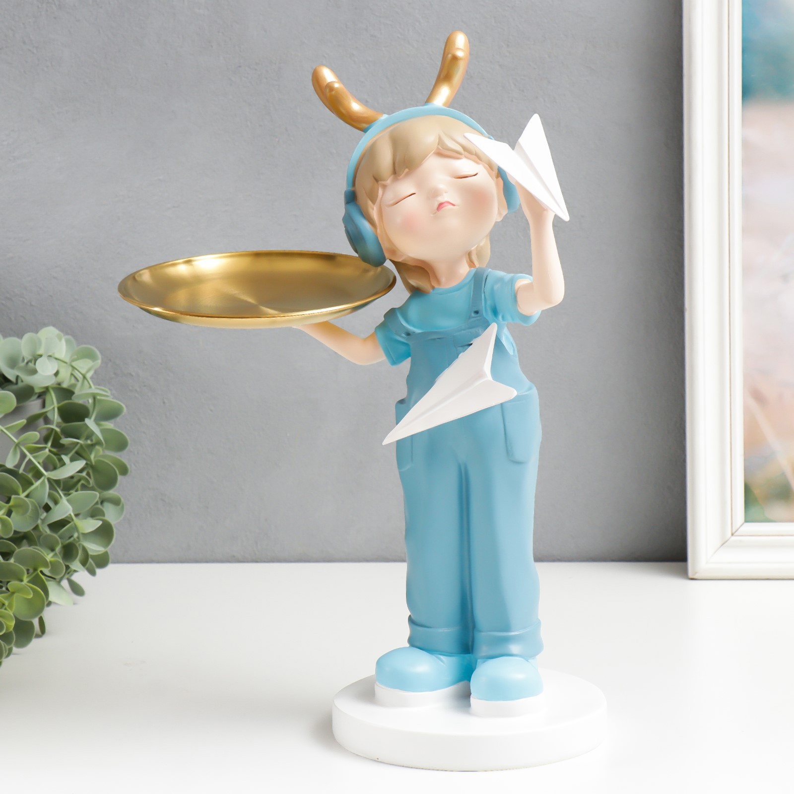 Изображение товара Подставка интерьерная "Малышка с бумажными самолётиками" голубой 35x21x13 см