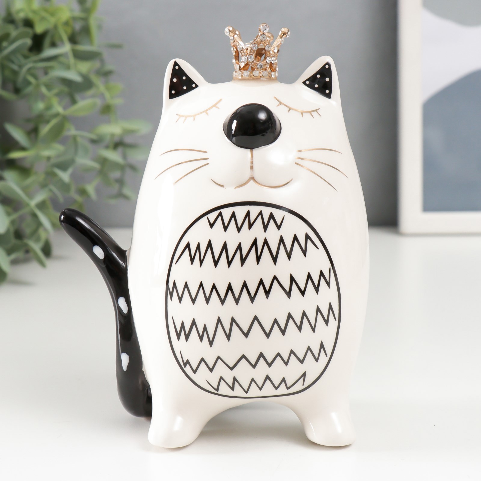 Изображение товара Фигурка "Котик-полосатый животик с короной" 11x7.3x14.5 см