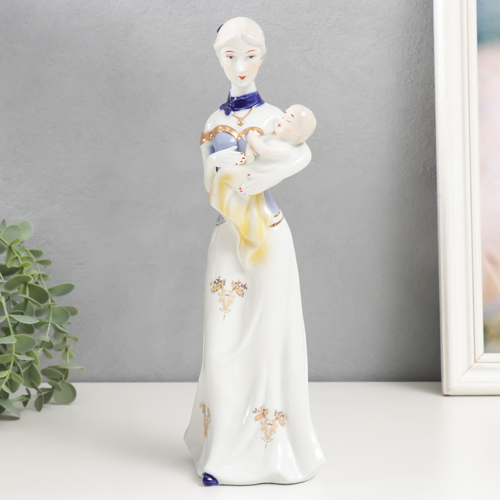 Изображение товара Фигурка SIMALAND 30 см: Молодая девушка с ребёнком, керамика