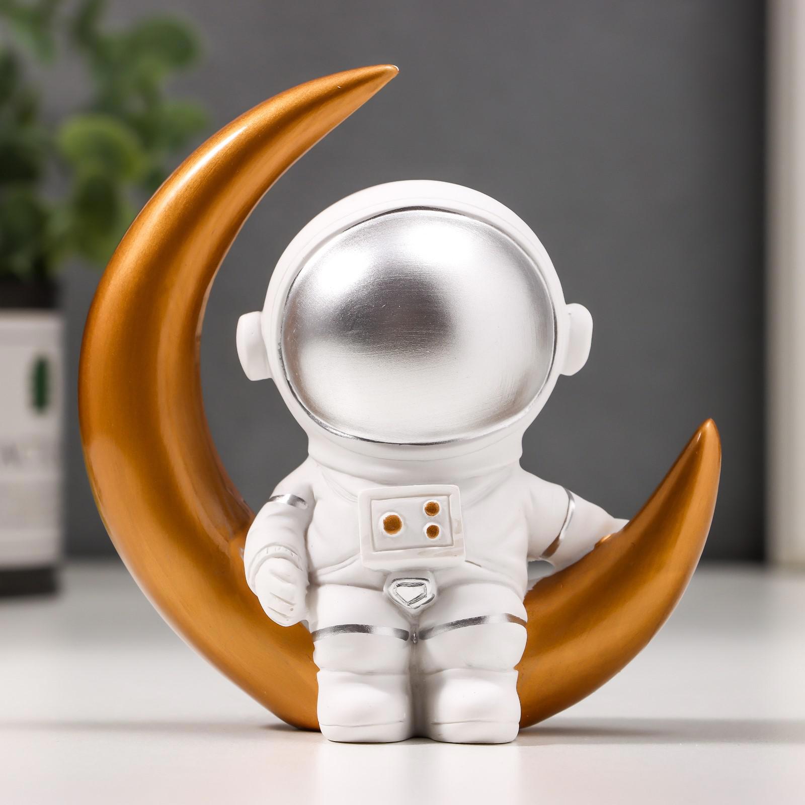 Изображение товара Фигурка "Астронавт на месяце" 11.5x11x5.5 см