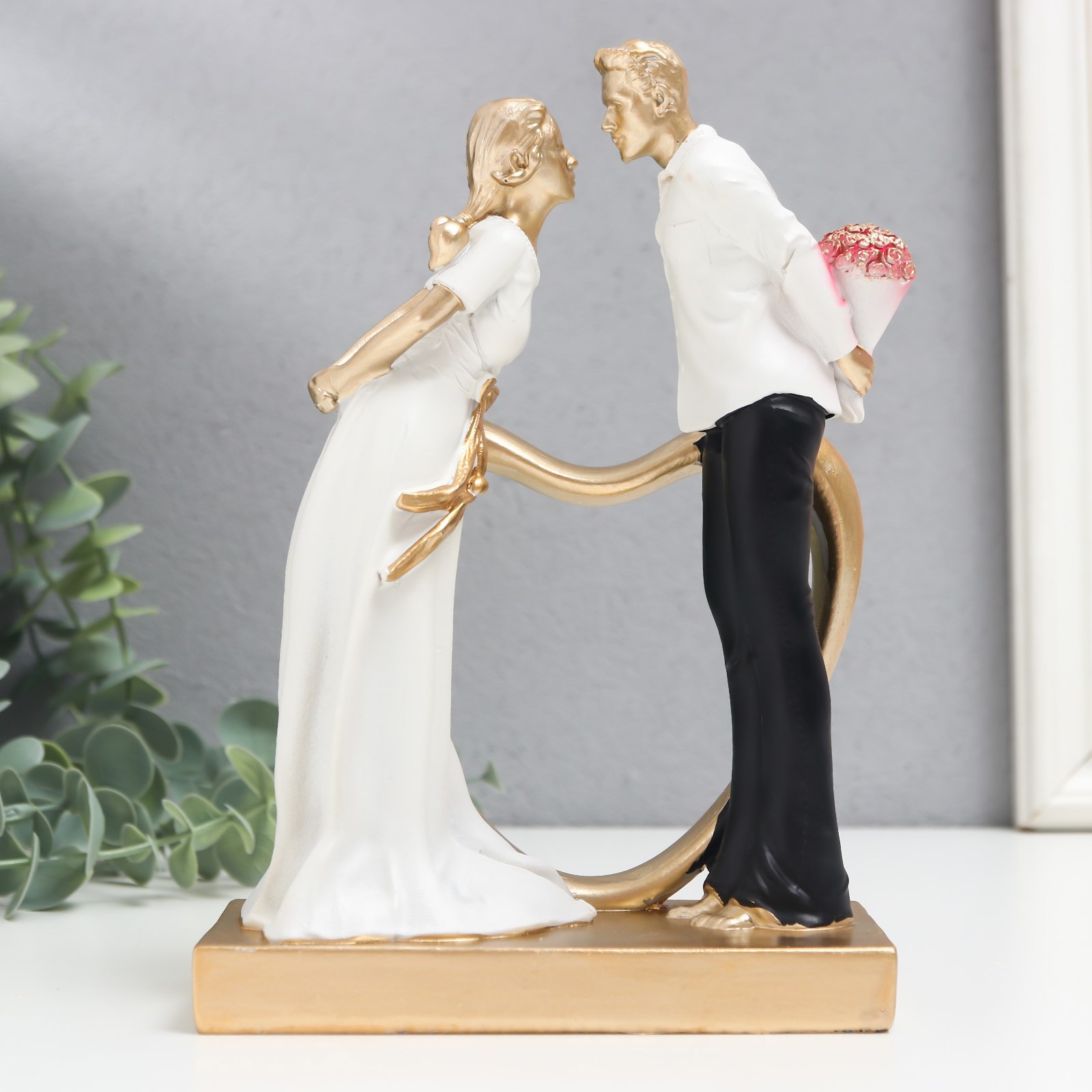 Изображение товара Фигурка "Встреча влюблённых" чёрно-белый с золотом 6x13.5x19.5 см