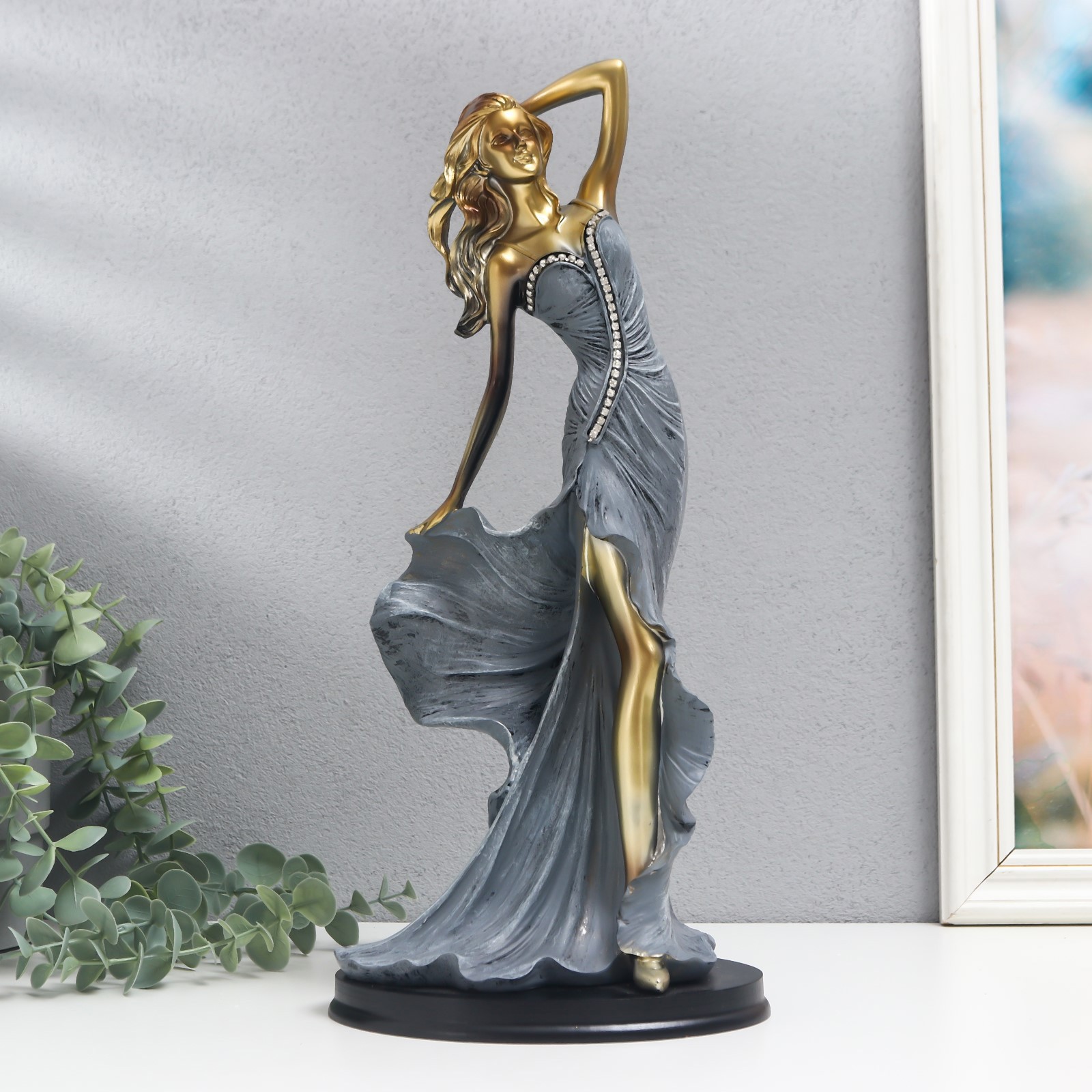 Изображение товара Фигурка "Девушка в синем вечернем платье со стразами" 11.8x16.5x37 см